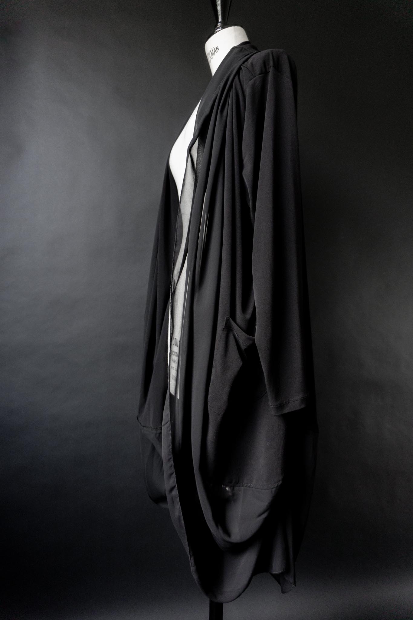 Vintage Jersey Cardigan mit Chiffon Details in Schwarz, L–XXL