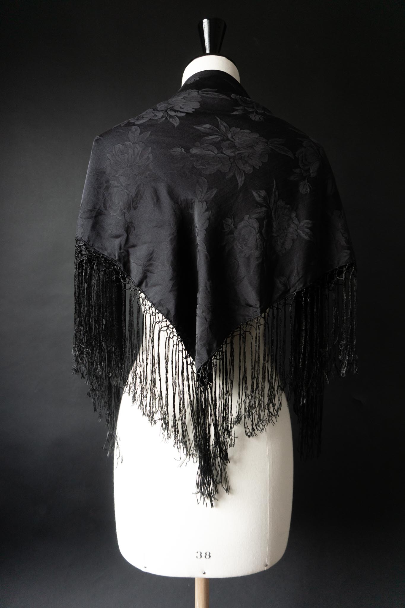 Vintage witchy Seidentuch mit Rosenjacquard und Fransen