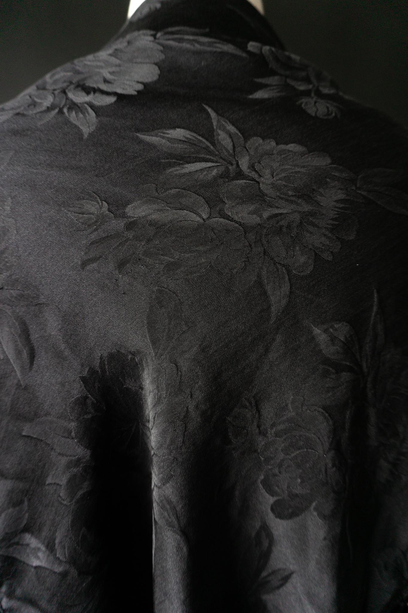 Vintage witchy Seidentuch mit Rosenjacquard und Fransen