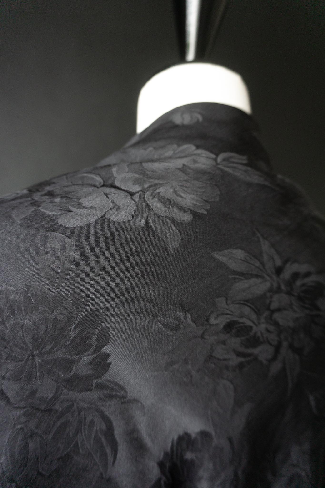 Vintage witchy Seidentuch mit Rosenjacquard und Fransen