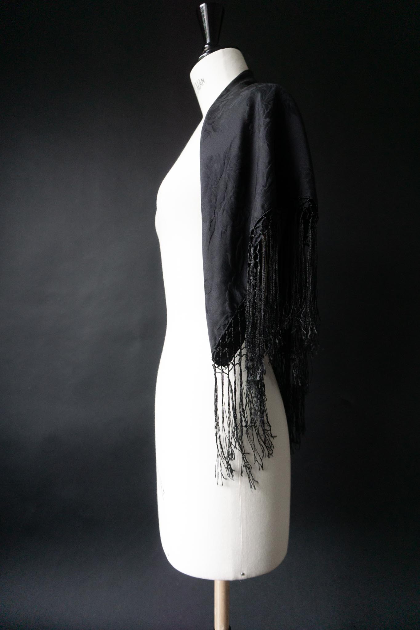 Vintage witchy Seidentuch mit Rosenjacquard und Fransen