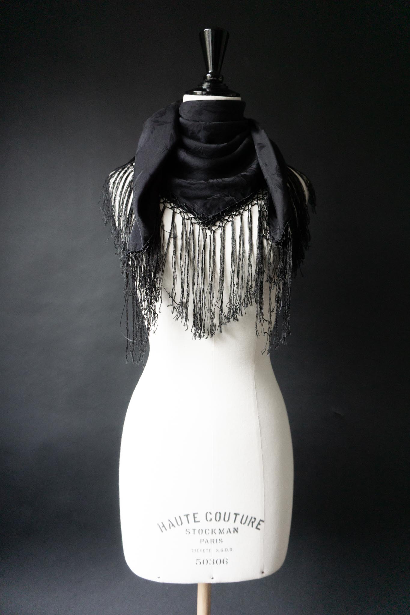 Vintage witchy Seidentuch mit Rosenjacquard und Fransen