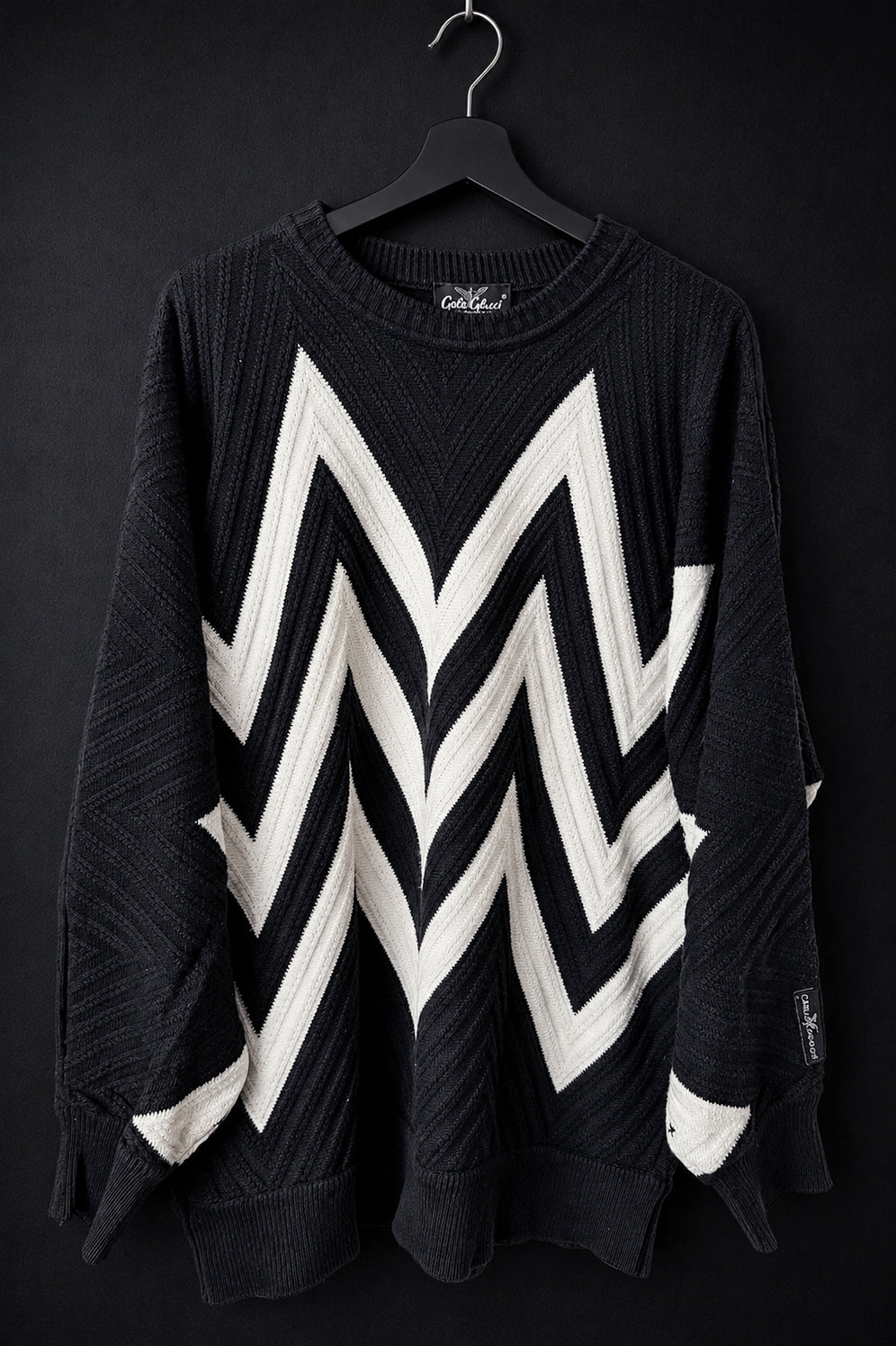 Vintage 90s Carlo Colucci Pullover – Schwarz mit Chevronmuster, XL