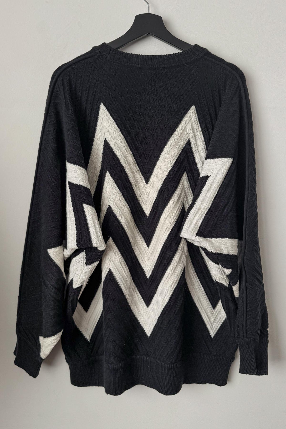 Vintage 90s Carlo Colucci Pullover – Schwarz mit Chevronmuster, XL