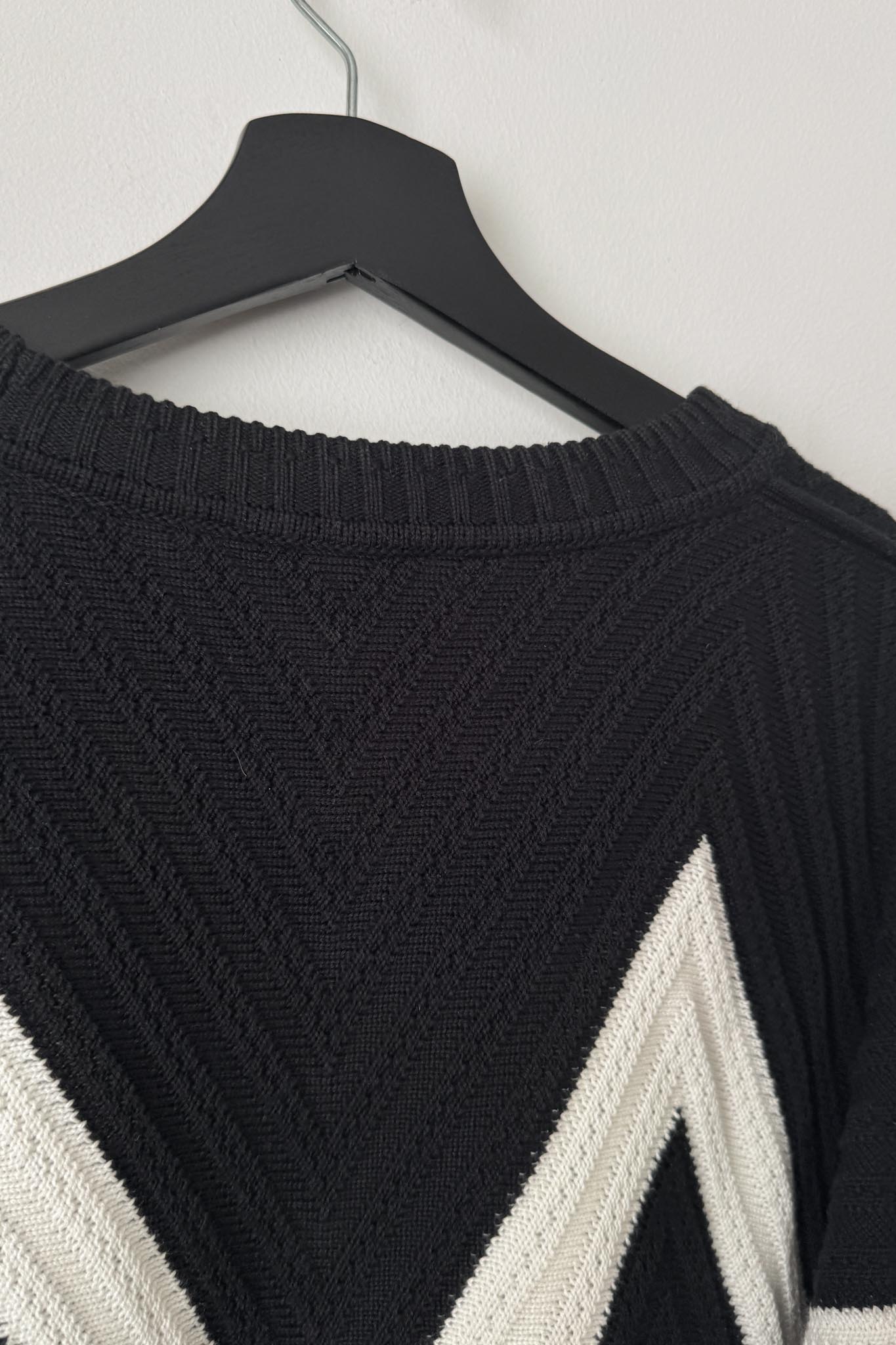 Vintage 90s Carlo Colucci Pullover – Schwarz mit Chevronmuster, XL