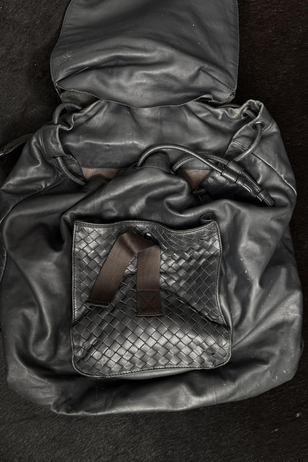 Vintage Bottega Veneta Lederrucksack in Dunkelblau mit Intrecciato-Details