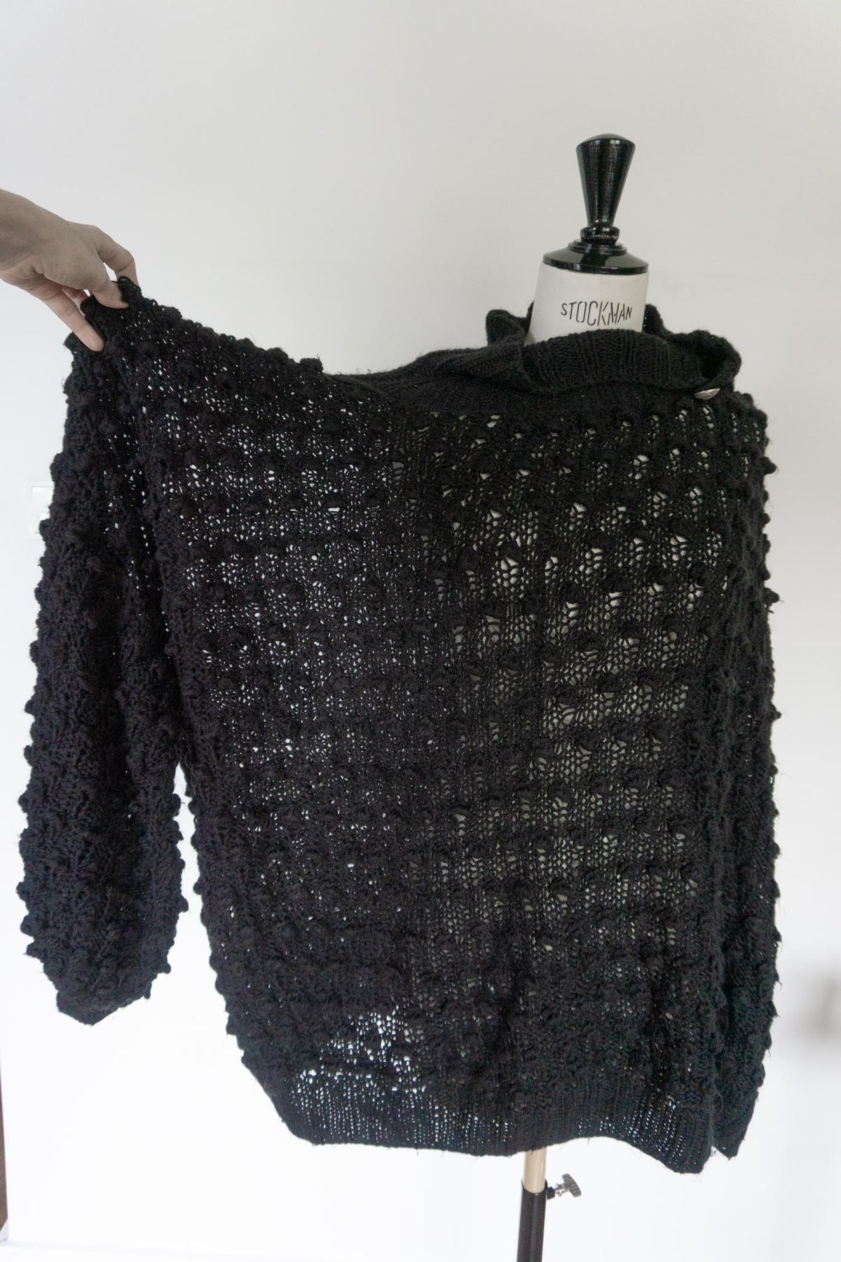 Handgestrickter Oversized Pullover mit Noppenstruktur in Schwarz, M–XXXL