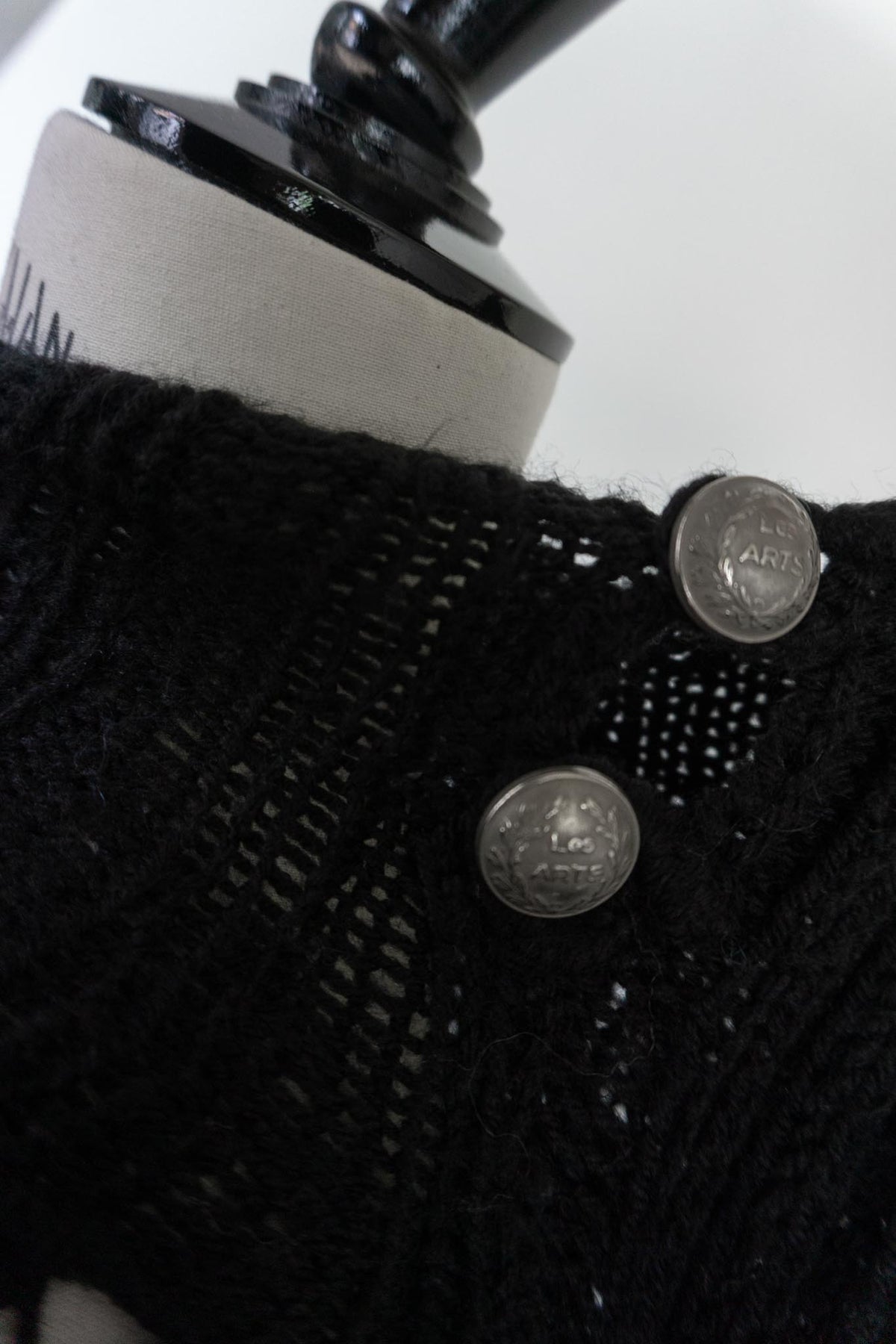Handgestrickter Oversized Pullover mit Noppenstruktur in Schwarz, M–XXXL
