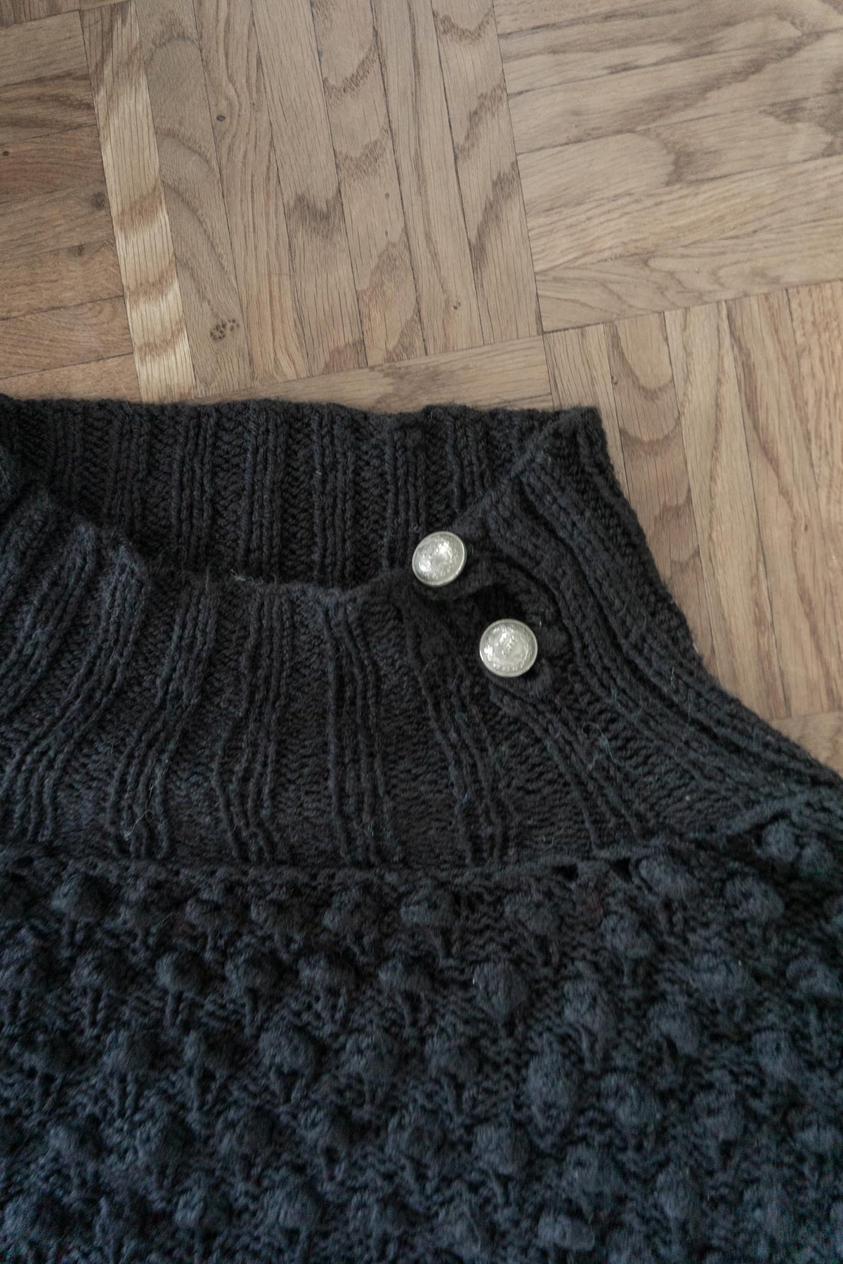 Handgestrickter Oversized Pullover mit Noppenstruktur in Schwarz, M–XXXL