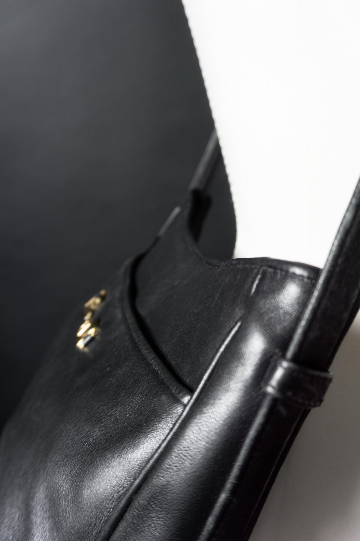 Vintage Aigner Beuteltasche 90er Jahren | Black Leather Crossbody Bag