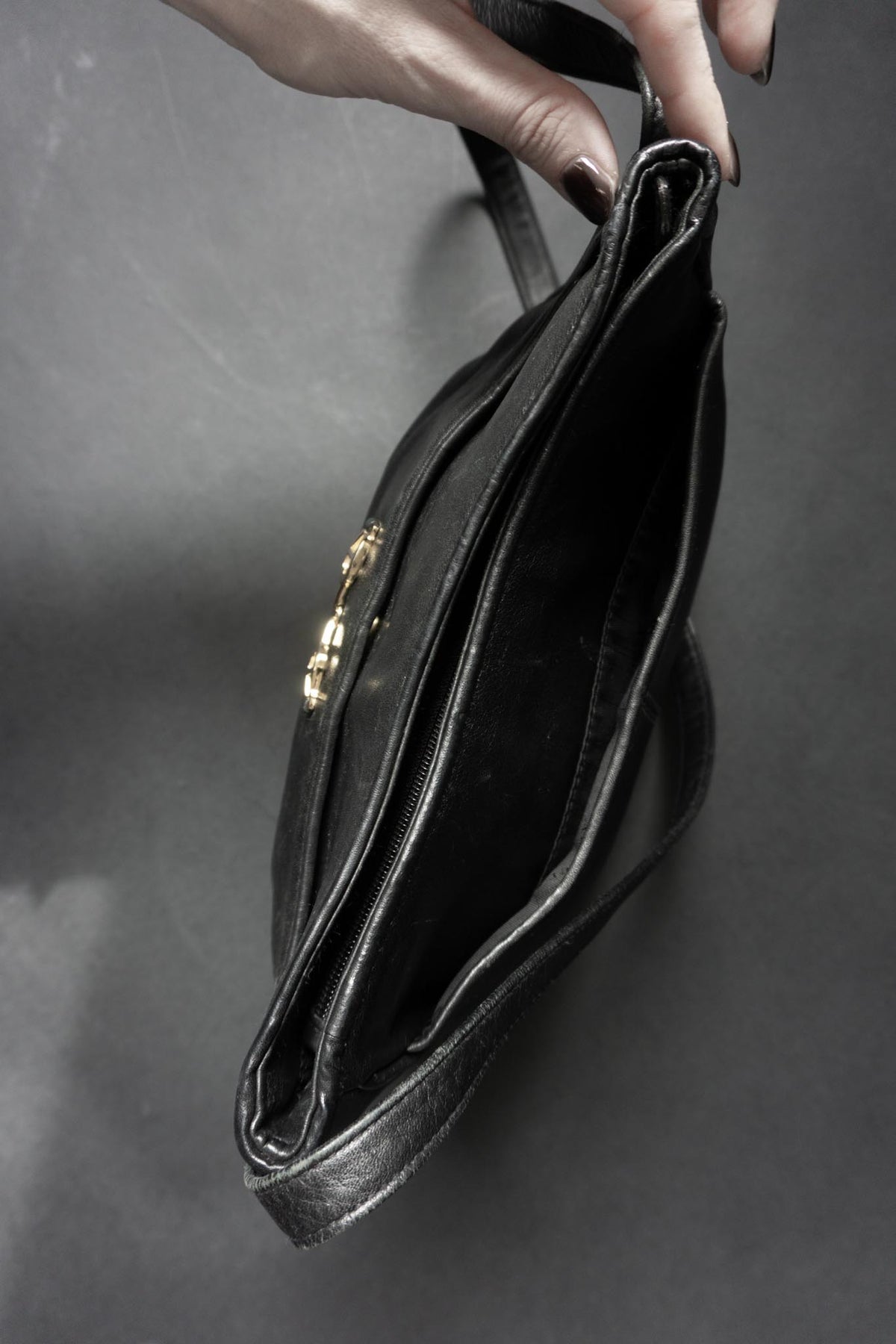 Vintage Aigner Beuteltasche 90er Jahren | Black Leather Crossbody Bag