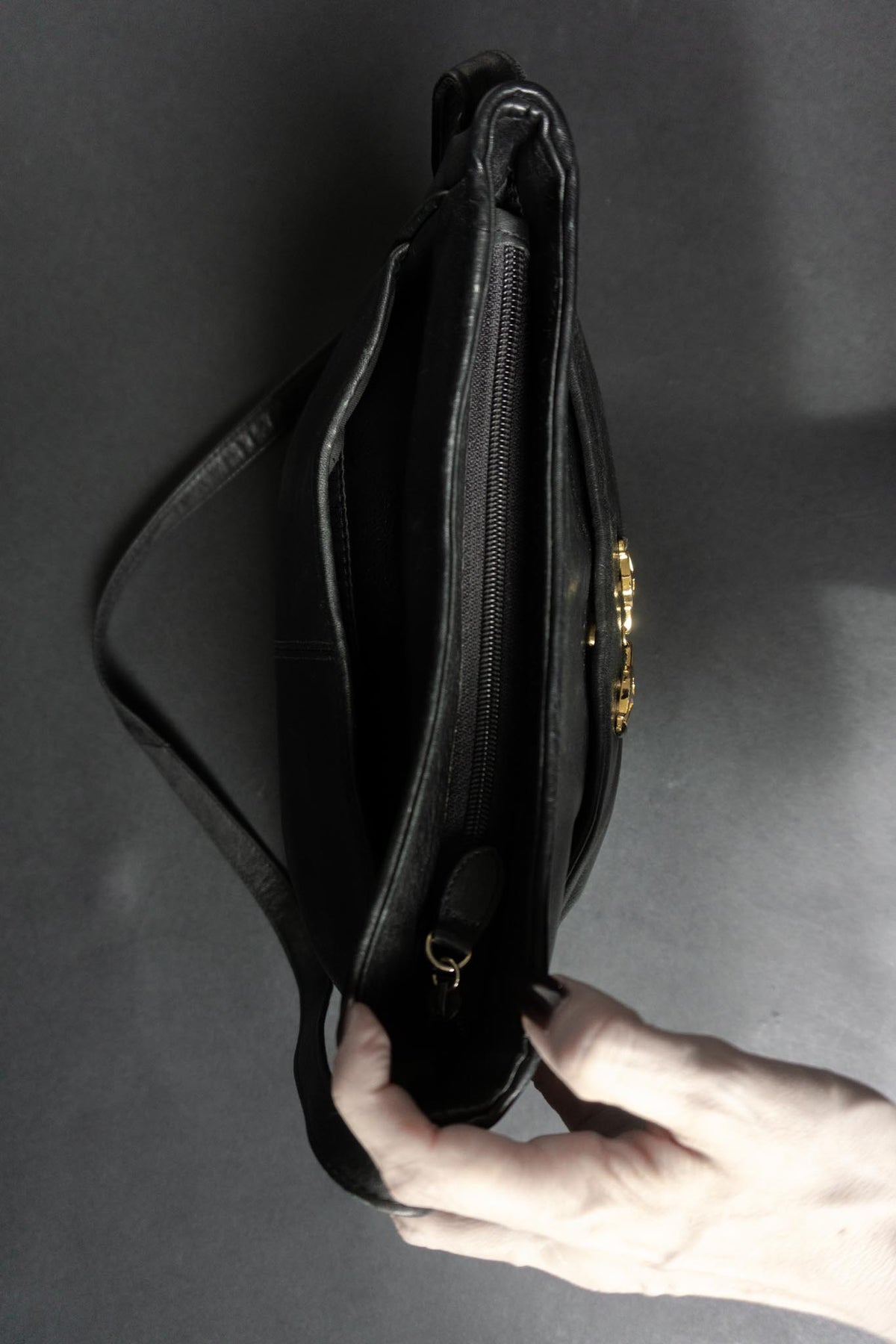 Vintage Aigner Beuteltasche 90er Jahren | Black Leather Crossbody Bag