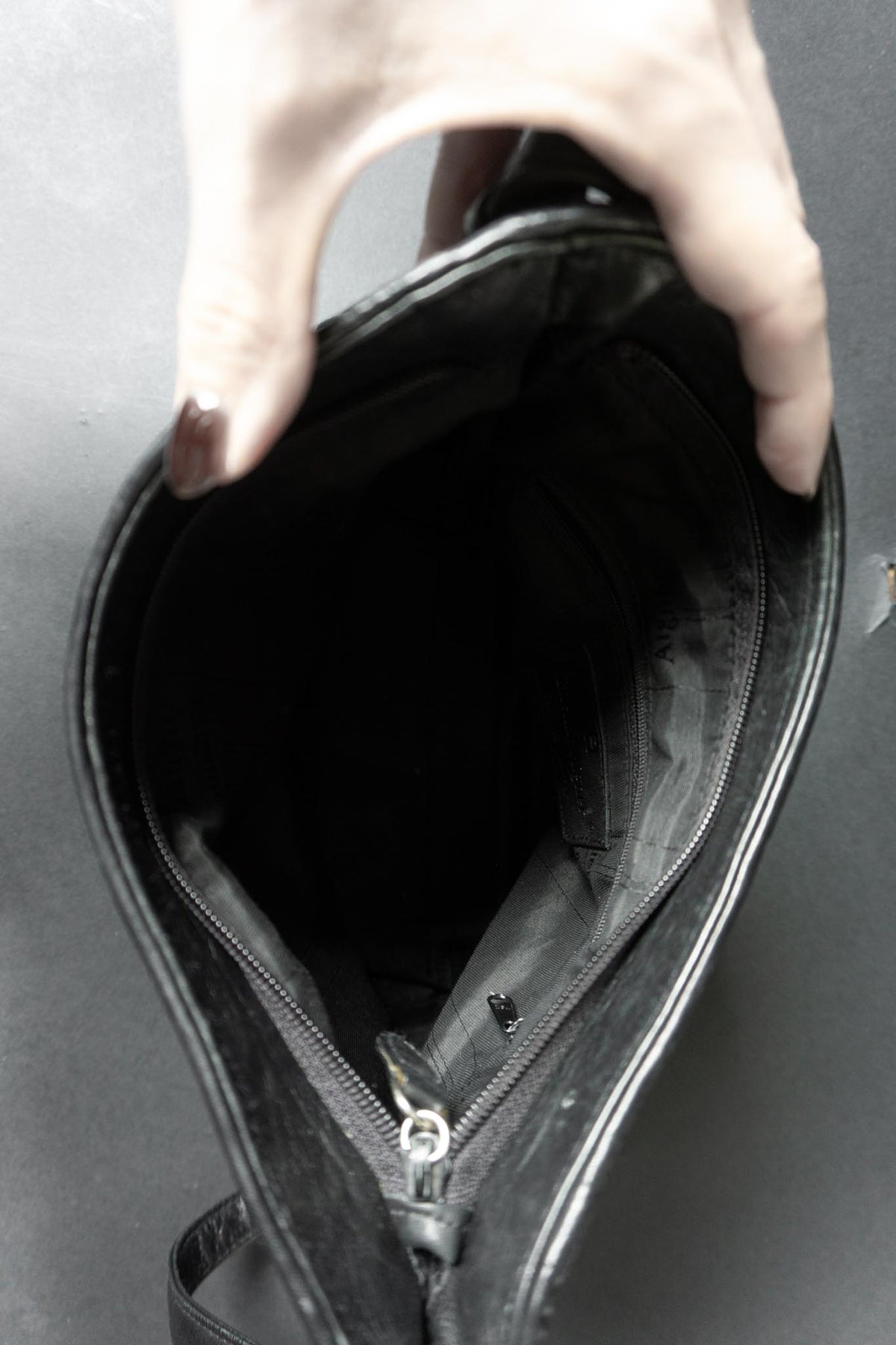 Vintage Aigner Beuteltasche 90er Jahren | Black Leather Crossbody Bag