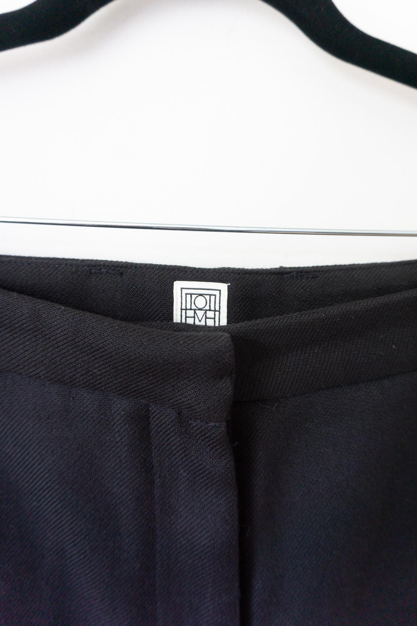 Toteme Barrel Leg Hose, Schwarz, M–L theplaincircle vintage