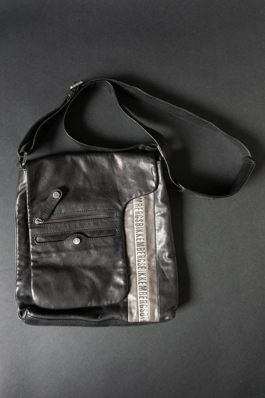 Vintage Bikkembergs Leder Umhängetasche in Schwarz | Y2K Designer Crossbody Bag