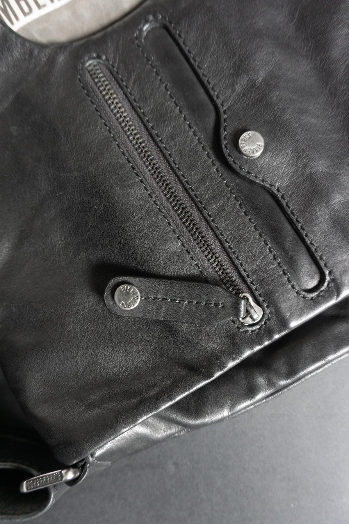 Vintage Bikkembergs Leder Umhängetasche in Schwarz | Y2K Designer Crossbody Bag
