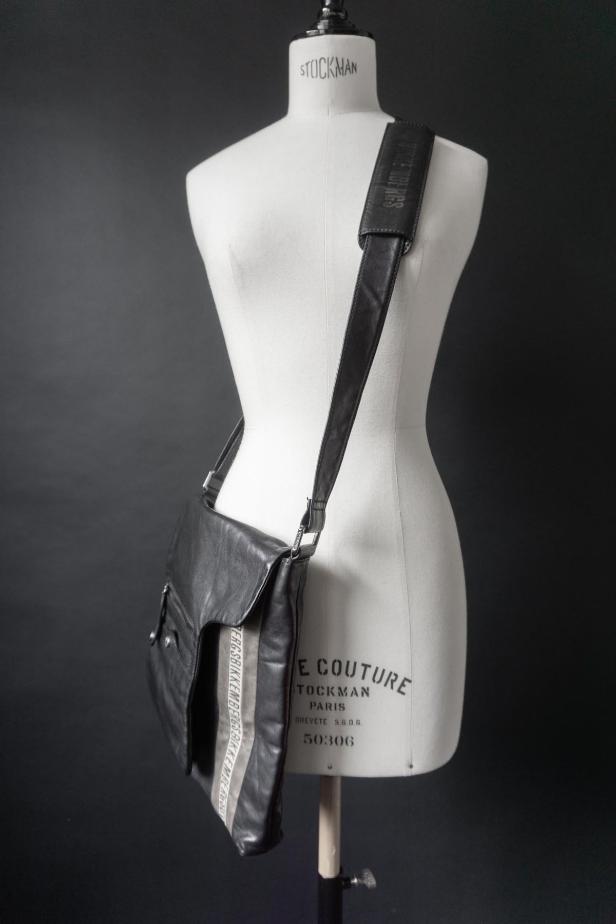 Vintage Bikkembergs Leder Umhängetasche in Schwarz | Y2K Designer Crossbody Bag