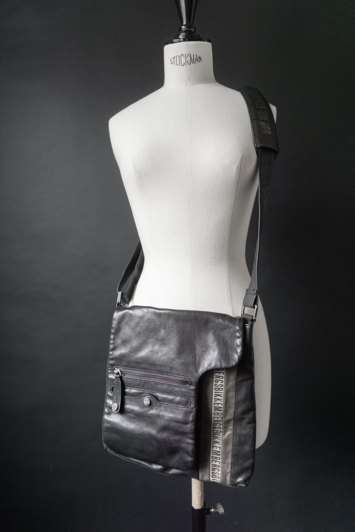 Vintage Bikkembergs Leder Umhängetasche in Schwarz | Y2K Designer Crossbody Bag