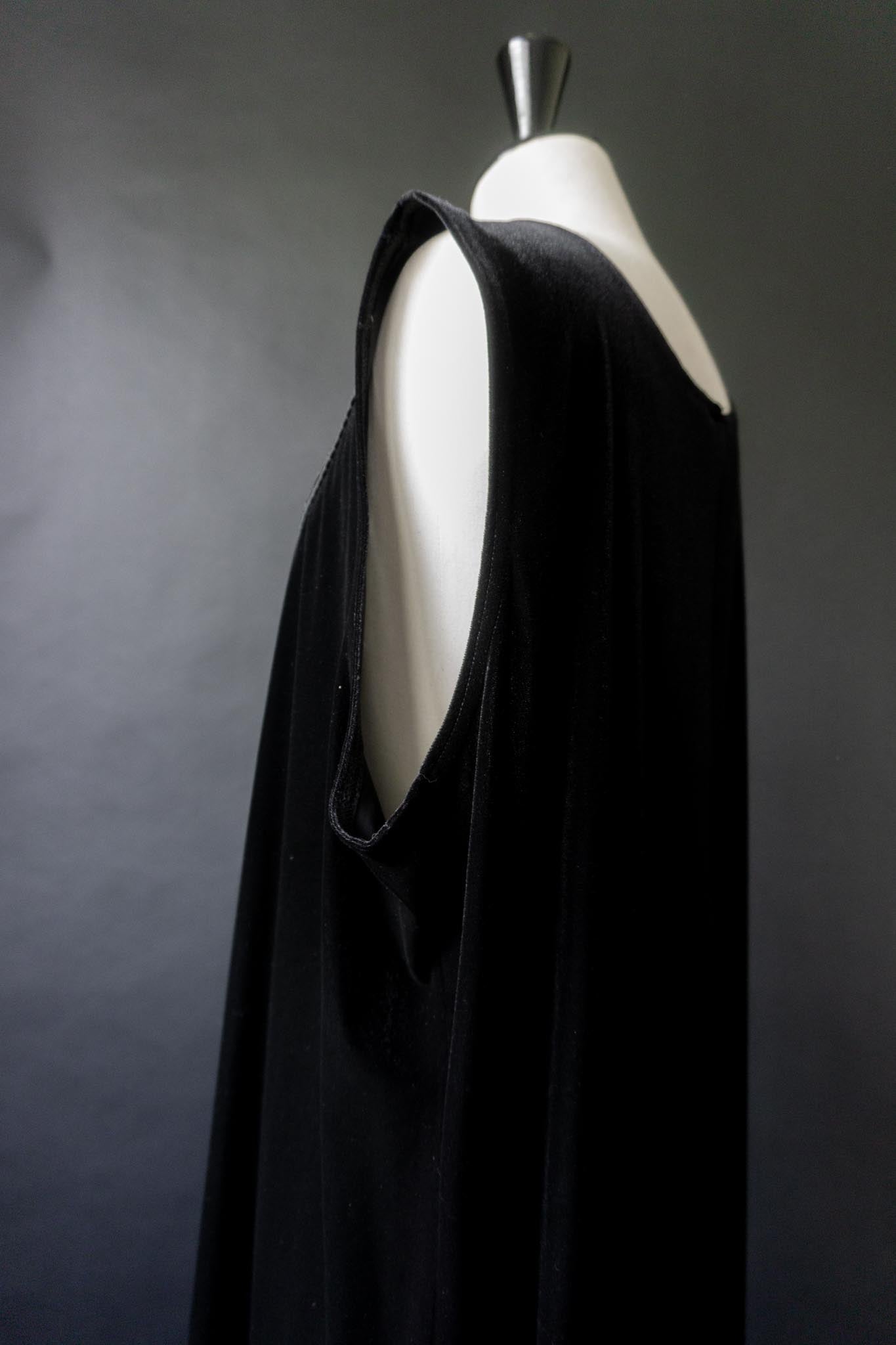 Vintage Samt-Maxikleid mit Ornamentborte, XL–XL