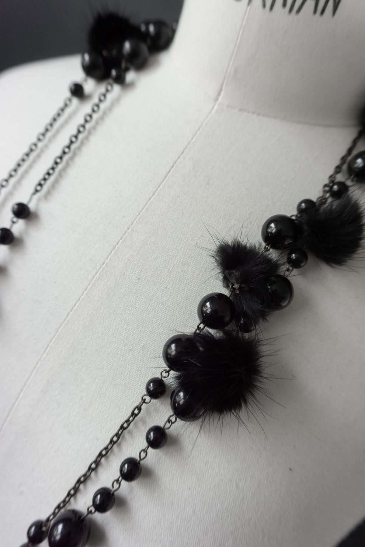 Vintage 90s Goth Kette mit Perlen & Pelz