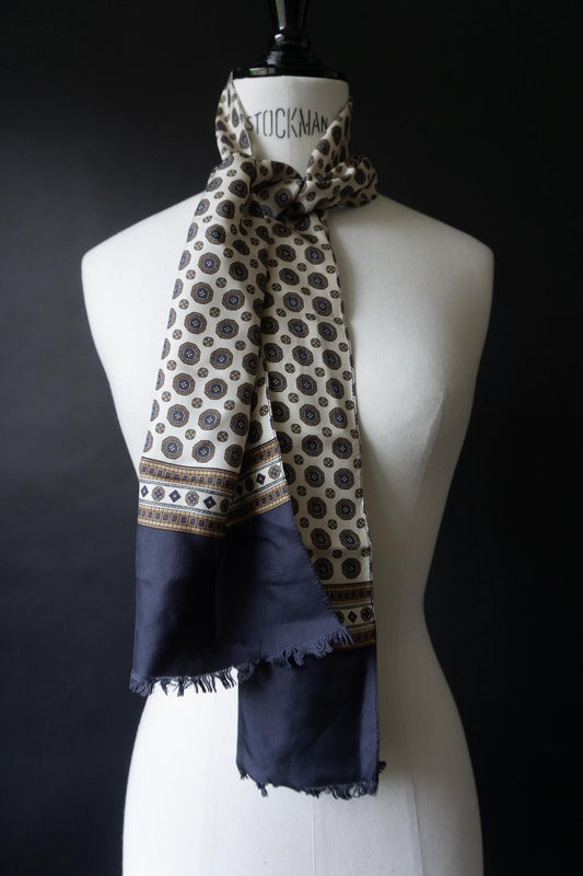 Vintage Seidenschal mit Paisley-Muster in Creme und Dunkelblau