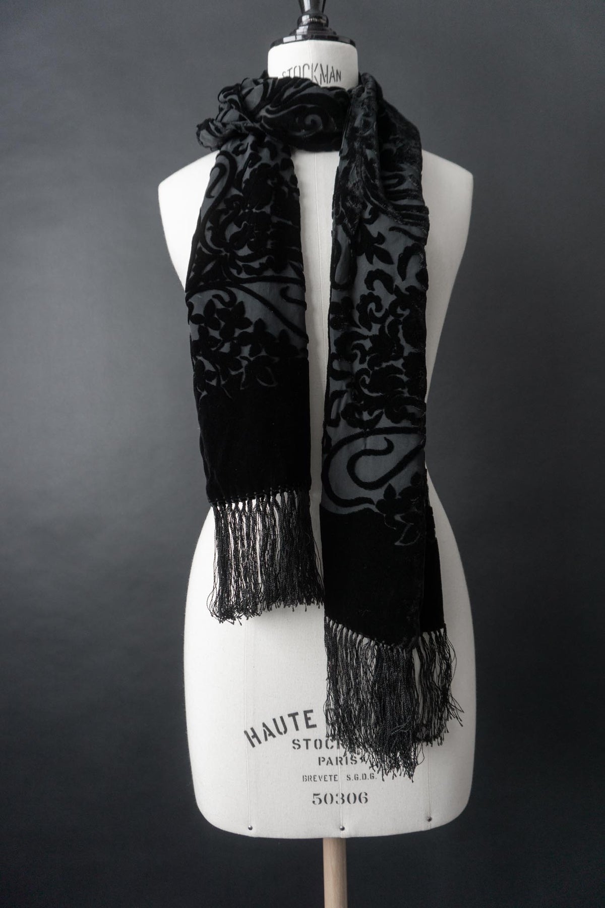 Vintage 90s Witchy Samtschal mit Ausbrennermuster und Fransen