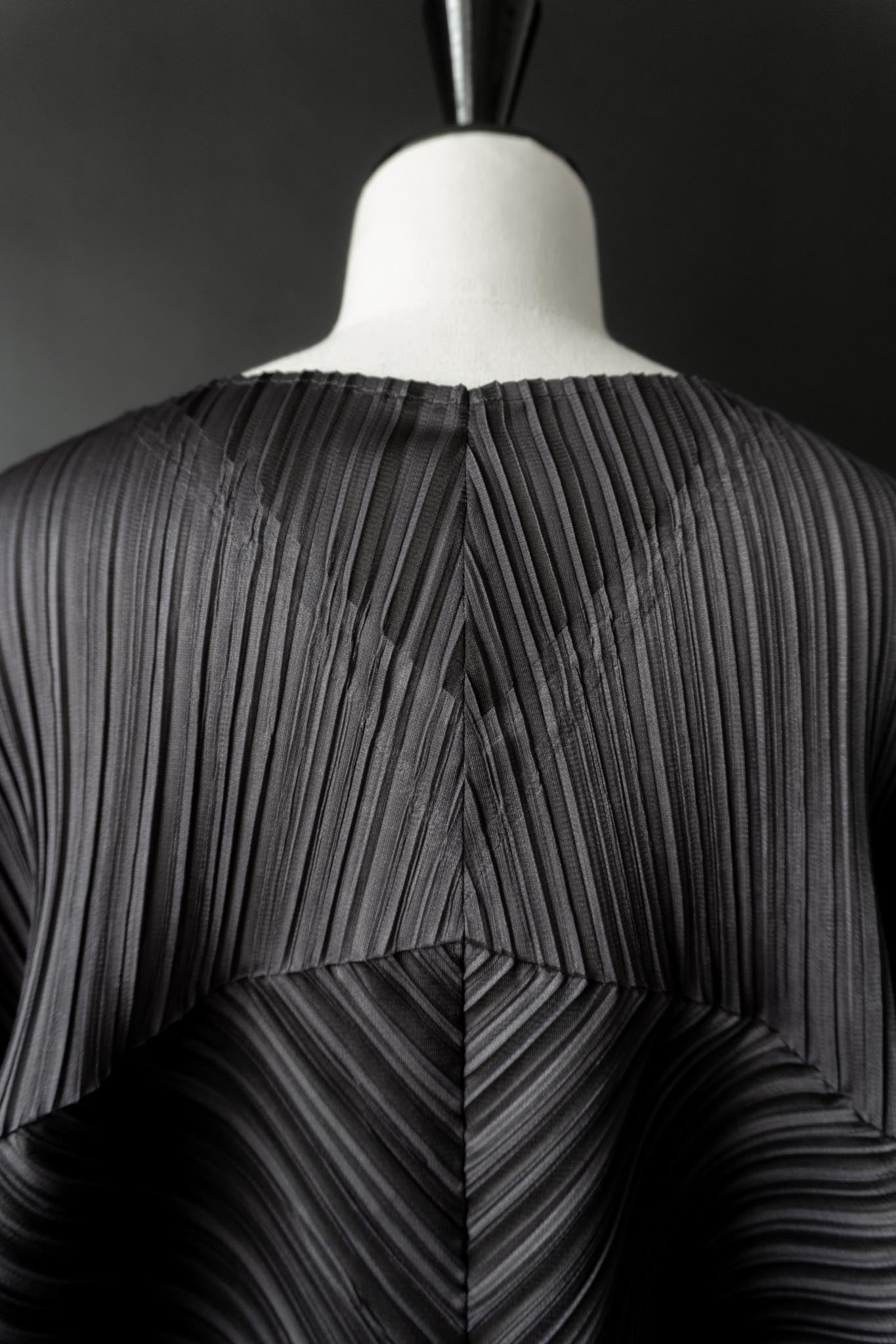 Vintage Pleats Please Issey Miyake – Architektonisches Plissee-Top in Anthrazit, S–XL