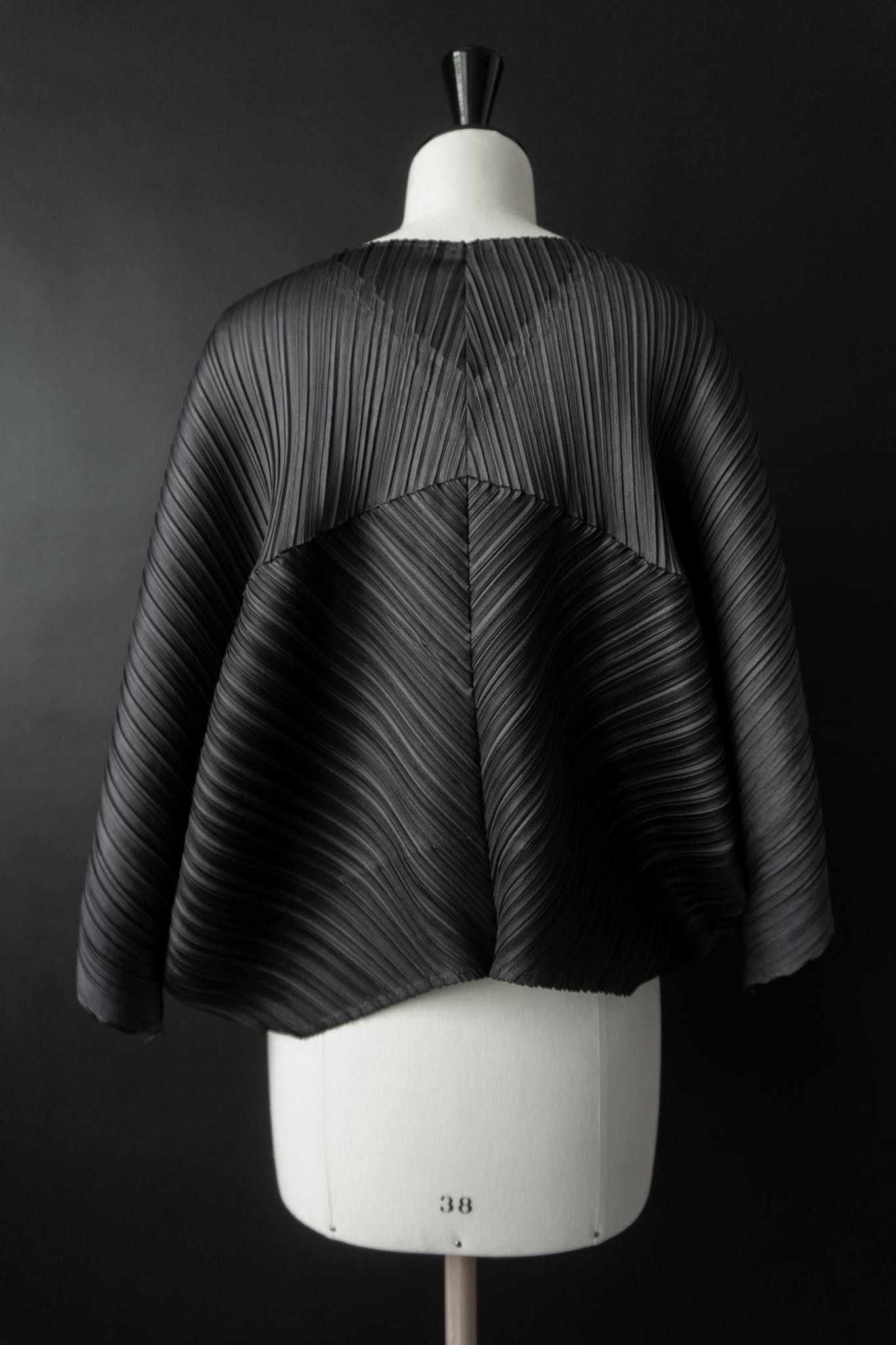Vintage Pleats Please Issey Miyake – Architektonisches Plissee-Top in Anthrazit, S–XL