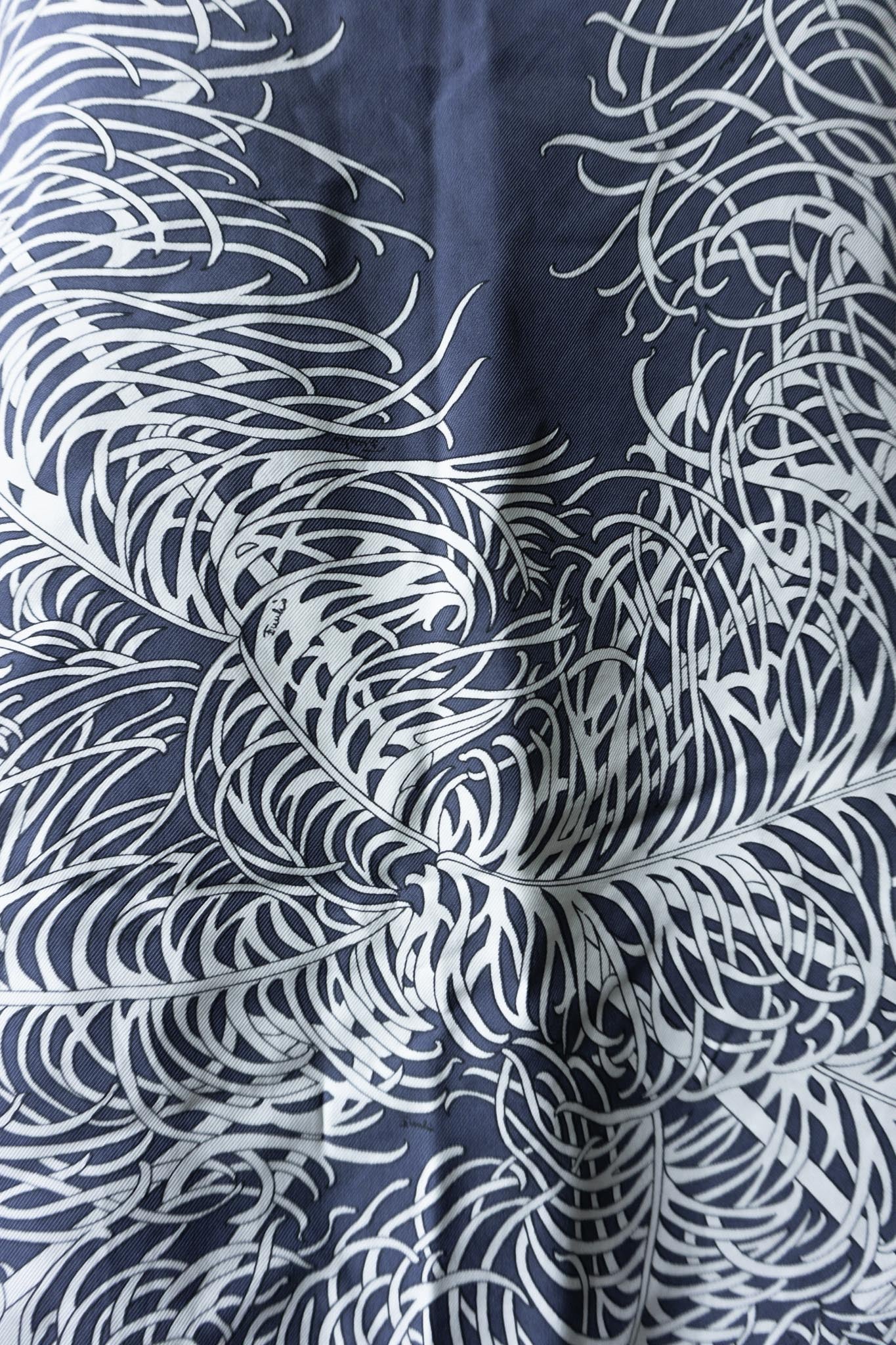 Großes Vintage Seidentuch mit Feder-Motiv in Navy und Creme