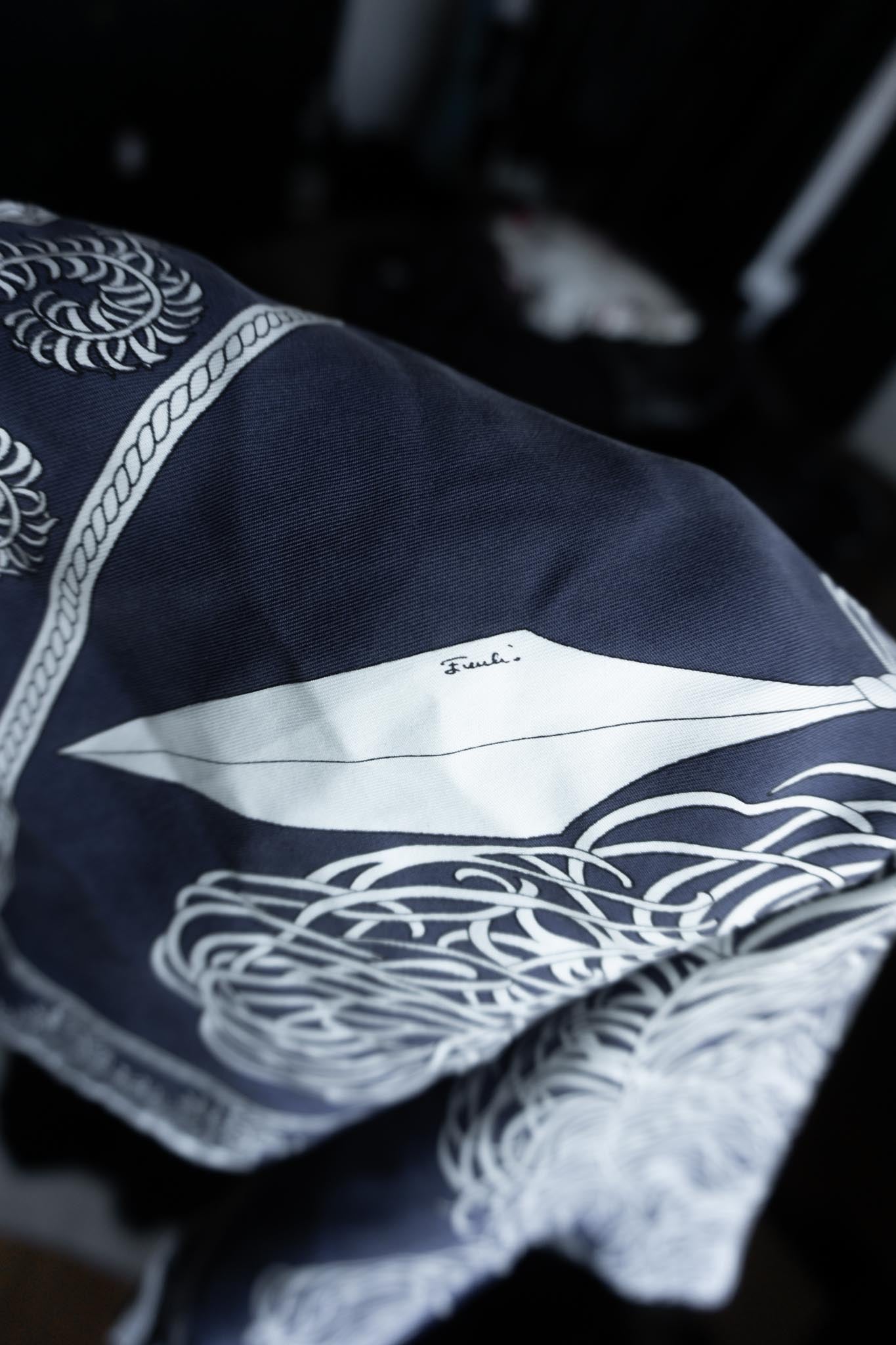 Großes Vintage Seidentuch mit Feder-Motiv in Navy und Creme