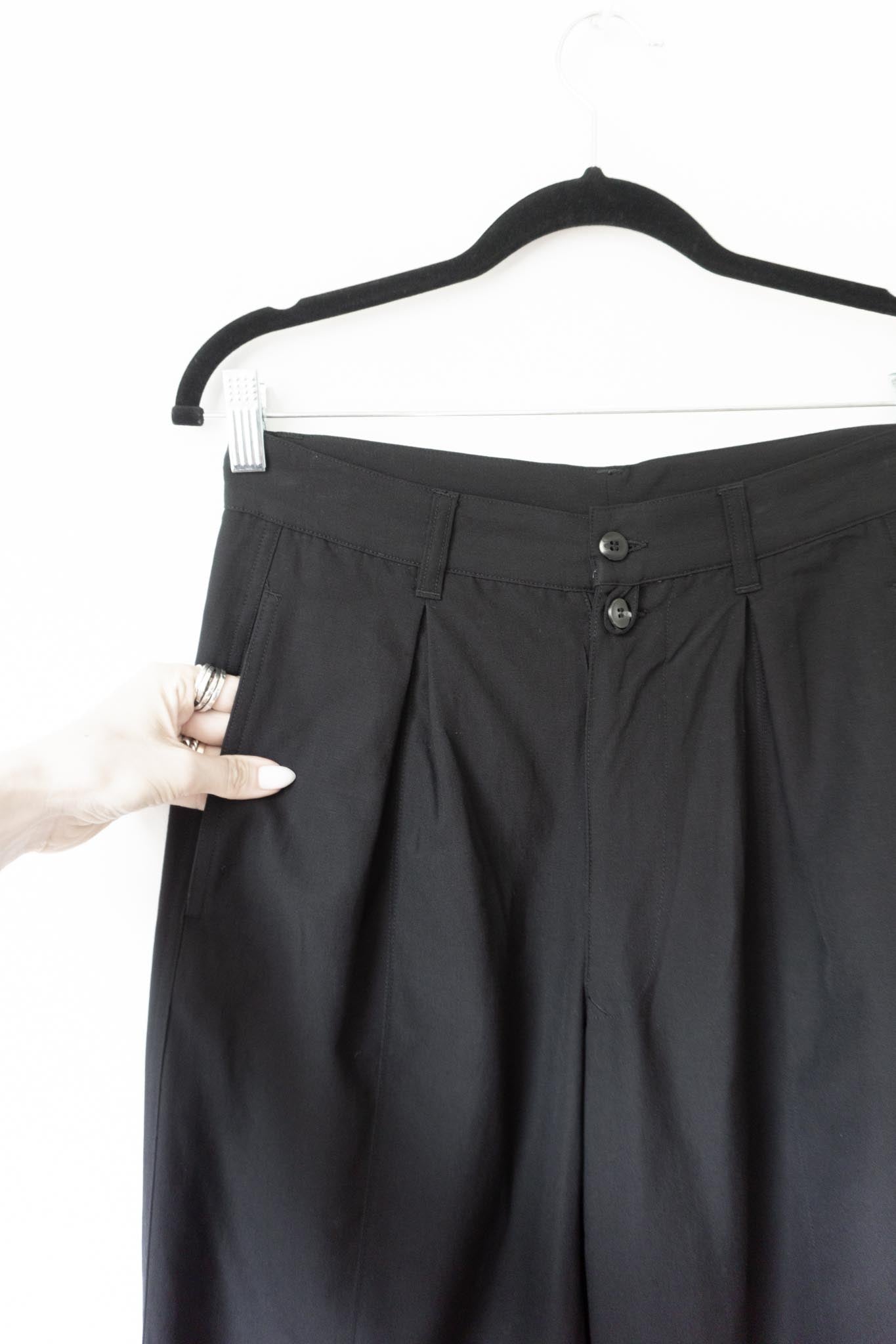 Vintage 80s Marithe Francois Girbaud Bundfaltenhose, Schwarz, Made in Italy, S–M theplaincircle vintage