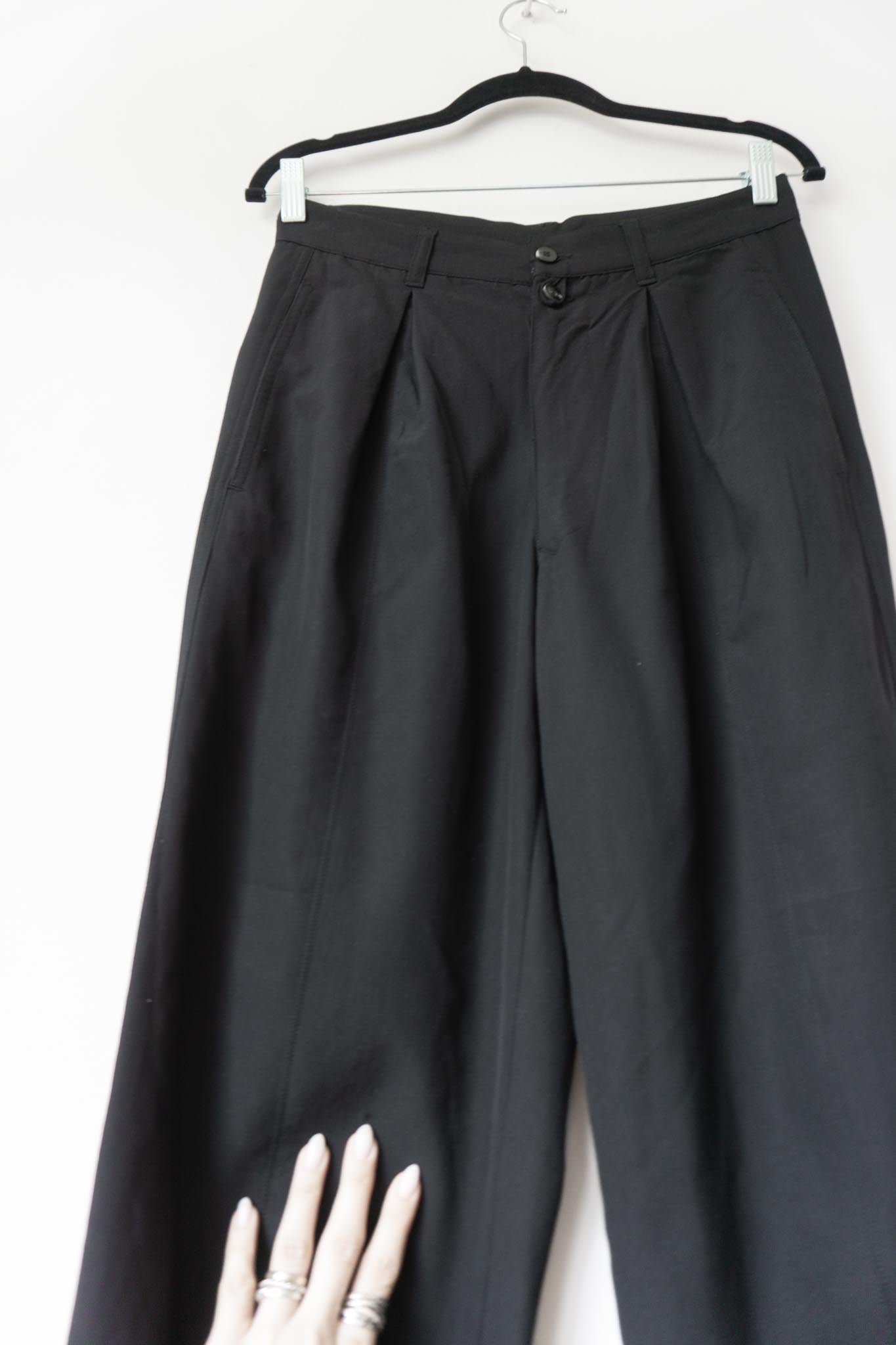 Vintage 80s Marithe Francois Girbaud Bundfaltenhose, Schwarz, Made in Italy, S–M theplaincircle vintage