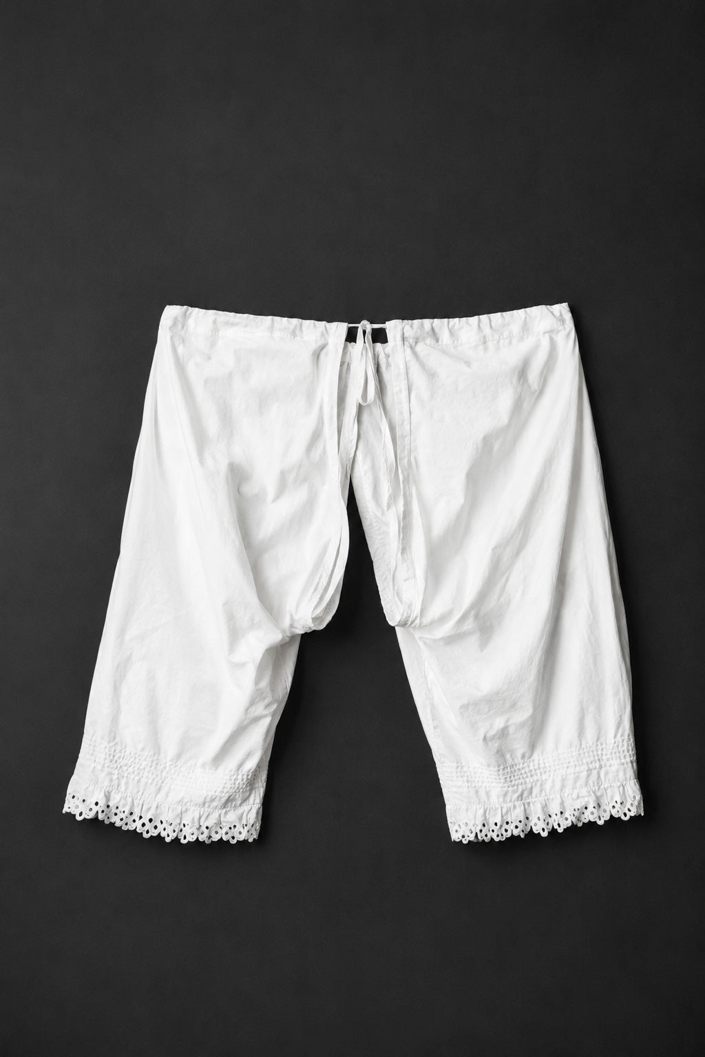 Antike Bloomer Shorts mit Lochstickerei, M–XXL