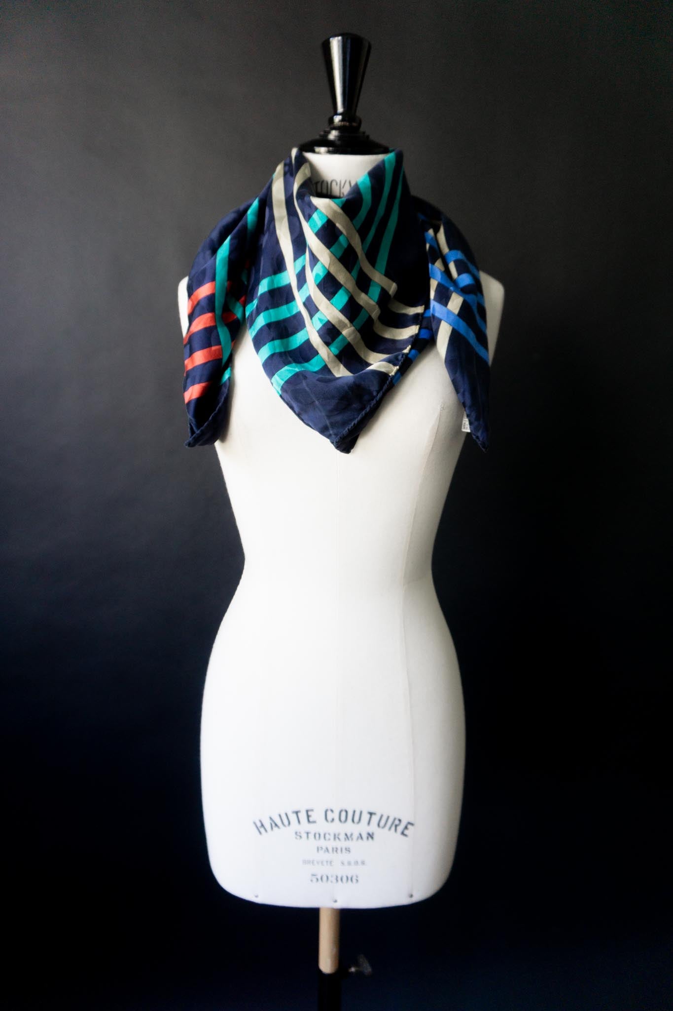 Vintage Seidentuch in Navy mit grafischem Muster