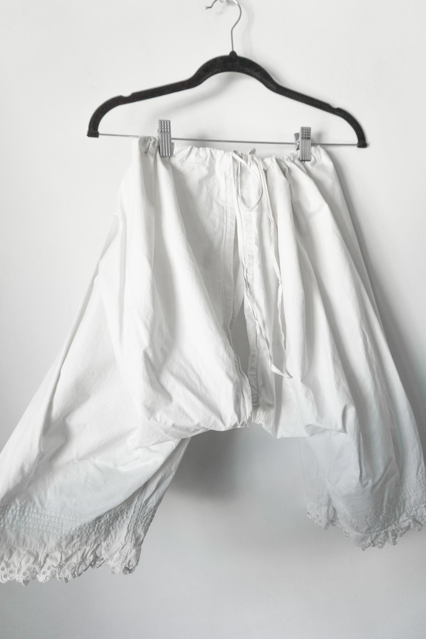 Antike Bloomer Shorts mit Lochstickerei, M–XXL