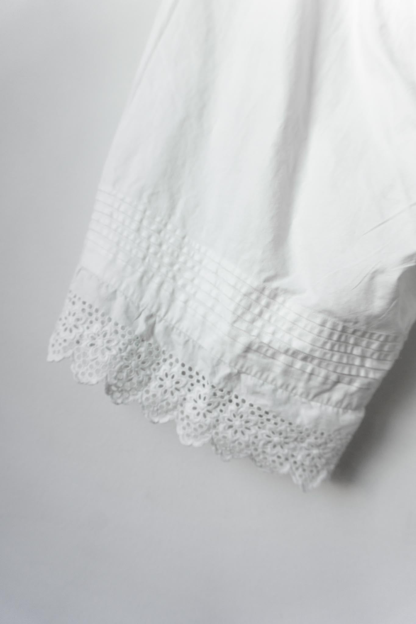 Antike weiße Bloomer Shorts mit Lochstickerei, S–M