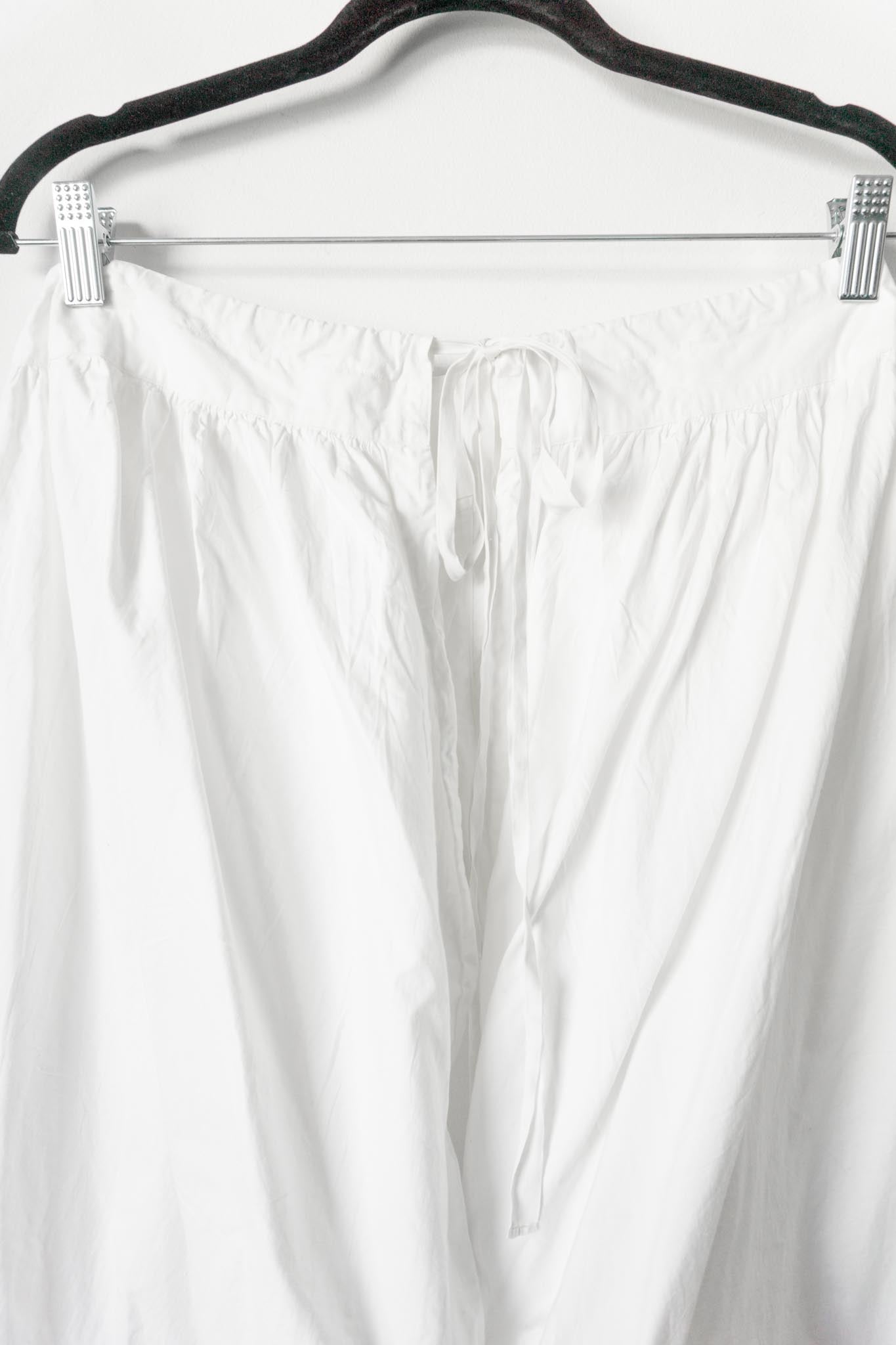 Antike weiße Bloomer Shorts mit Lochstickerei, S–M