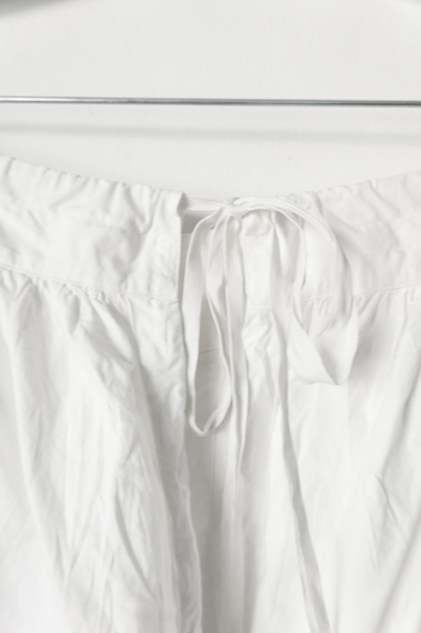 Antike weiße Bloomer Shorts mit Lochstickerei, S–M