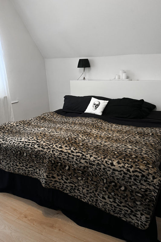 Vintage Tagesdecke aus den 80ern – kuschelige Wolldecke in Leopard-Optik