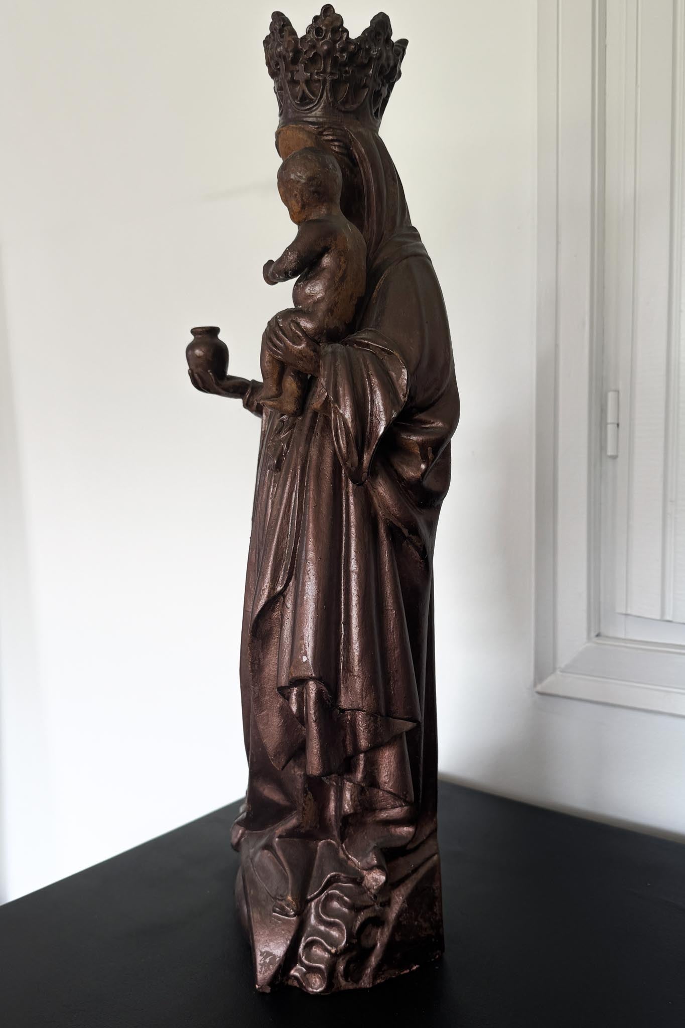 Vintage Madonna mit Kind aus Ton – sakrale Skulptur in bronzierter Optik