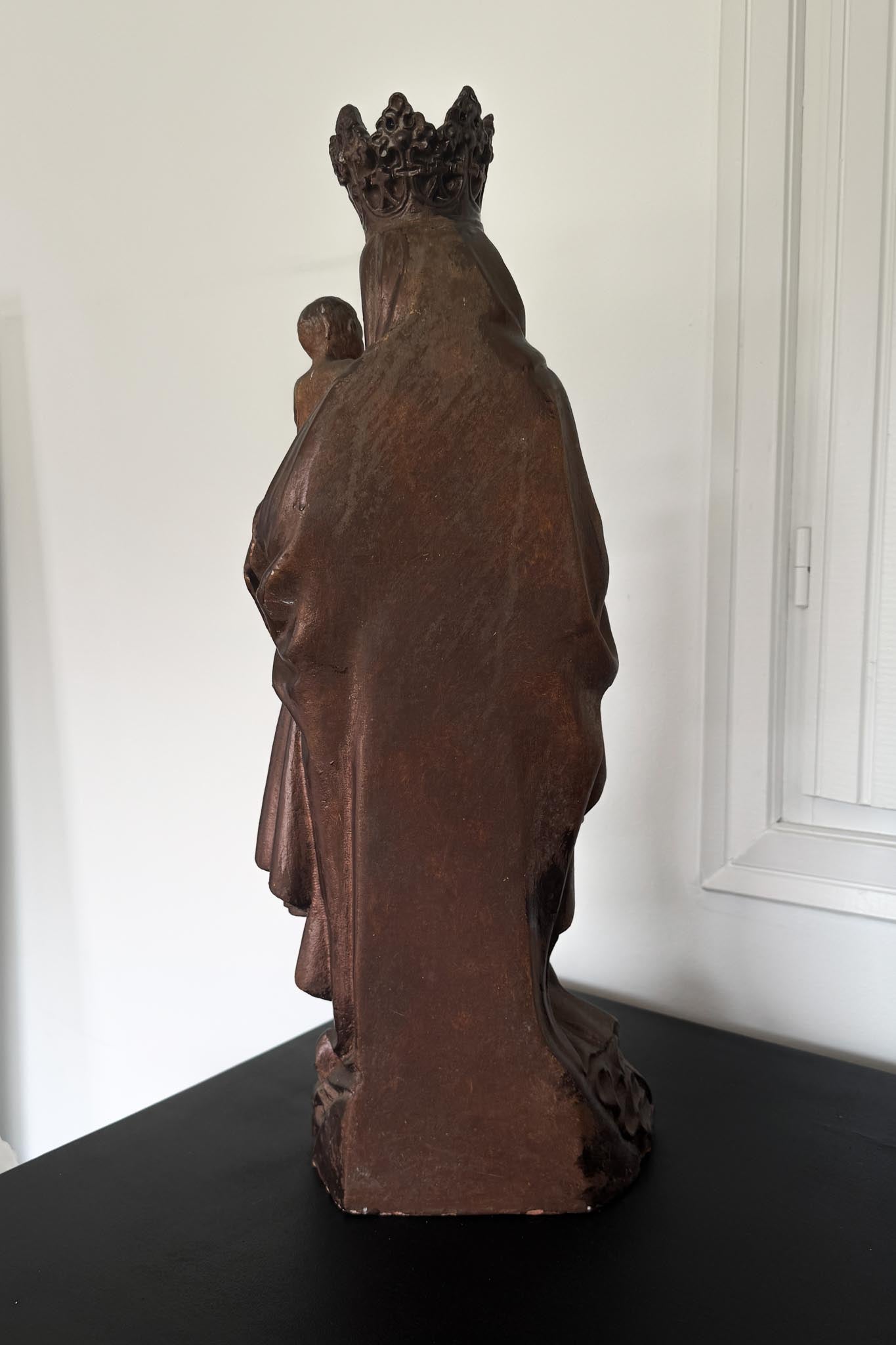 Vintage Madonna mit Kind aus Ton – sakrale Skulptur in bronzierter Optik