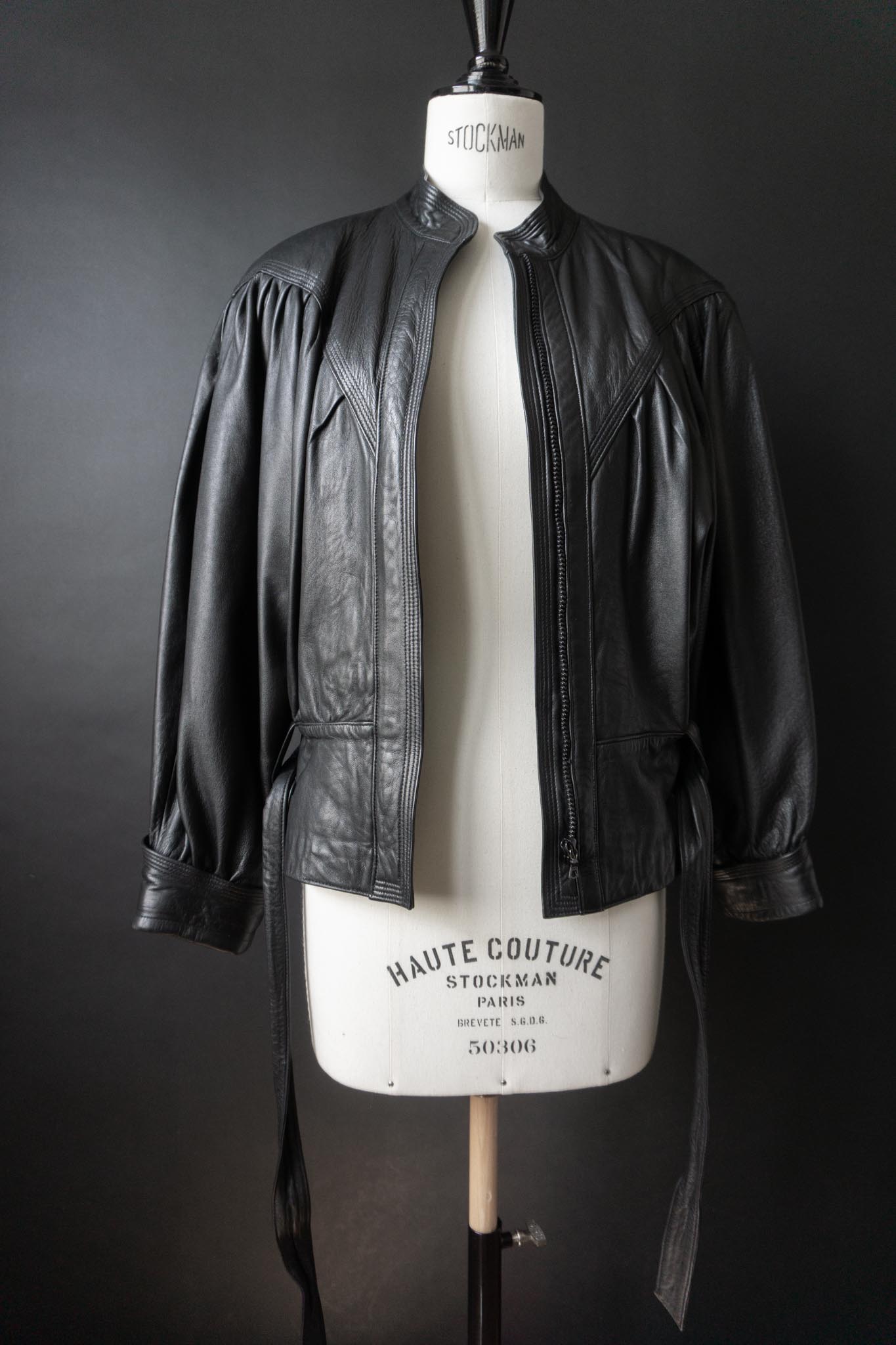 Vintage 80s Babybat Lederjacke mit Zipper und Gürtel, S–M