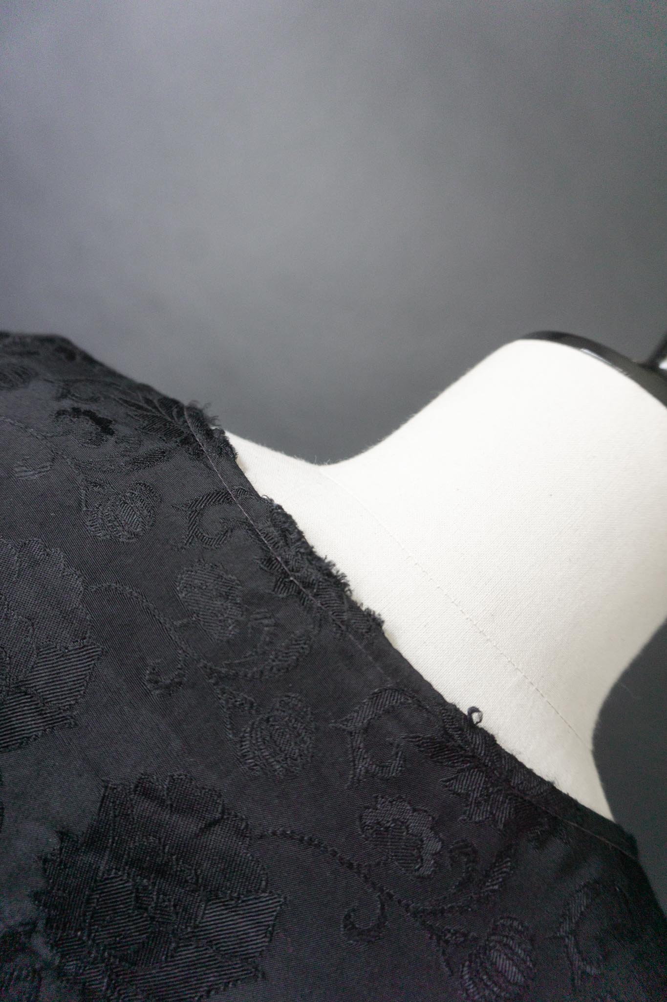 Vintage 80s Viskosebluse Schwarz mit floralem Jacquardmuster, S–M