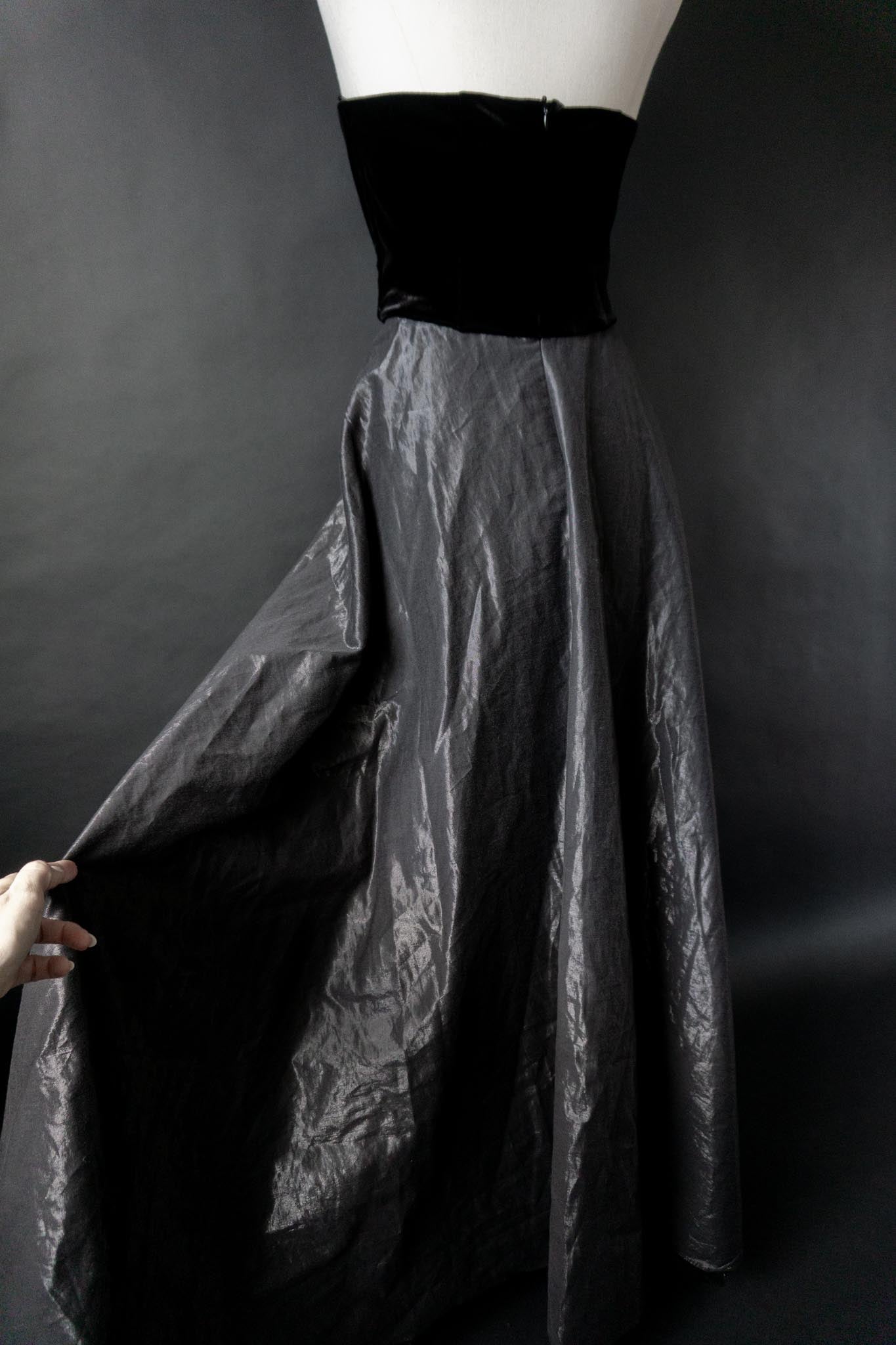 Vintage 90s Samt Maxikleid mit weitem Taftrock in Schwarz, M–L