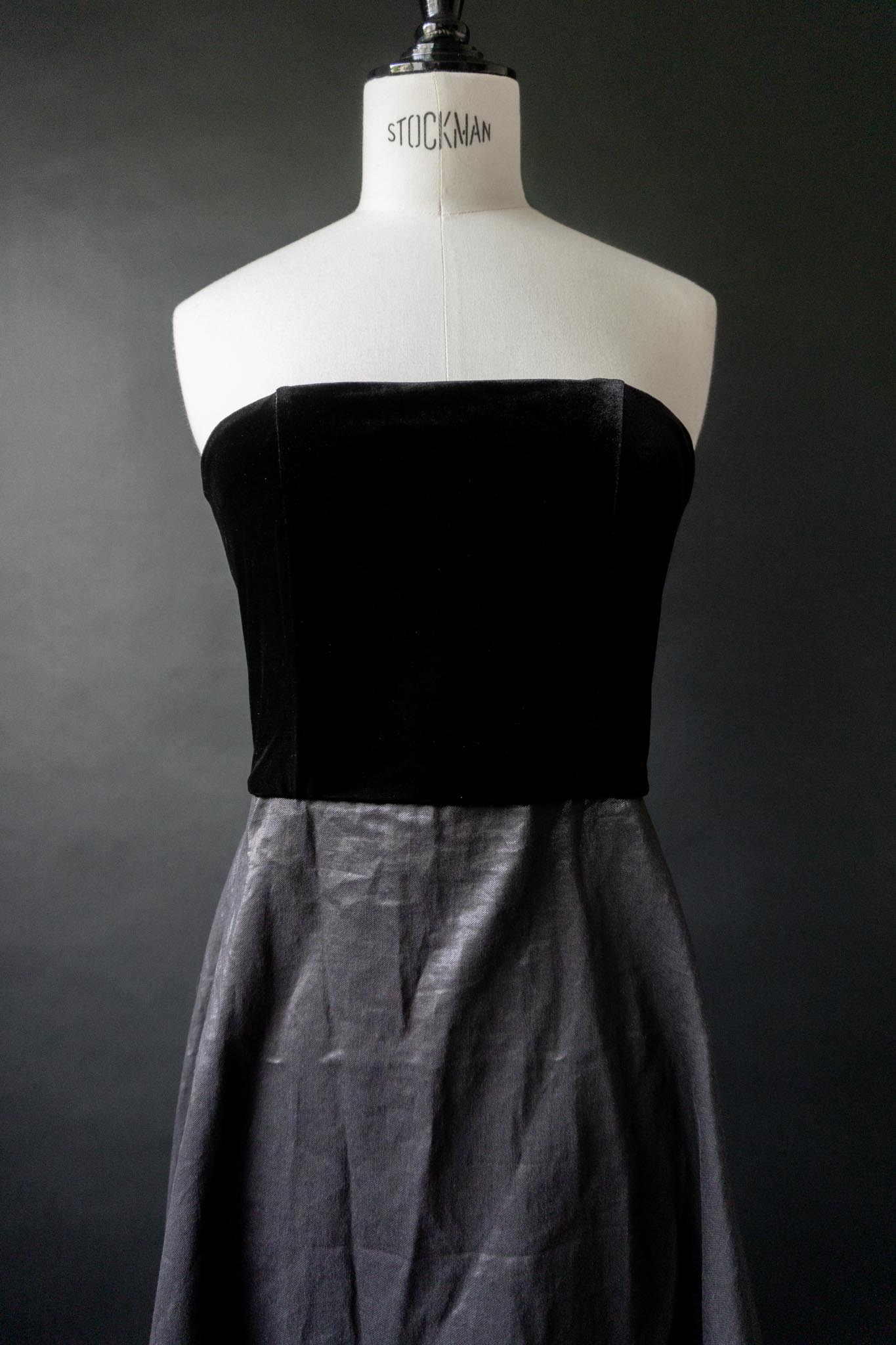 Vintage 90s Samt Maxikleid mit weitem Taftrock in Schwarz, M–L