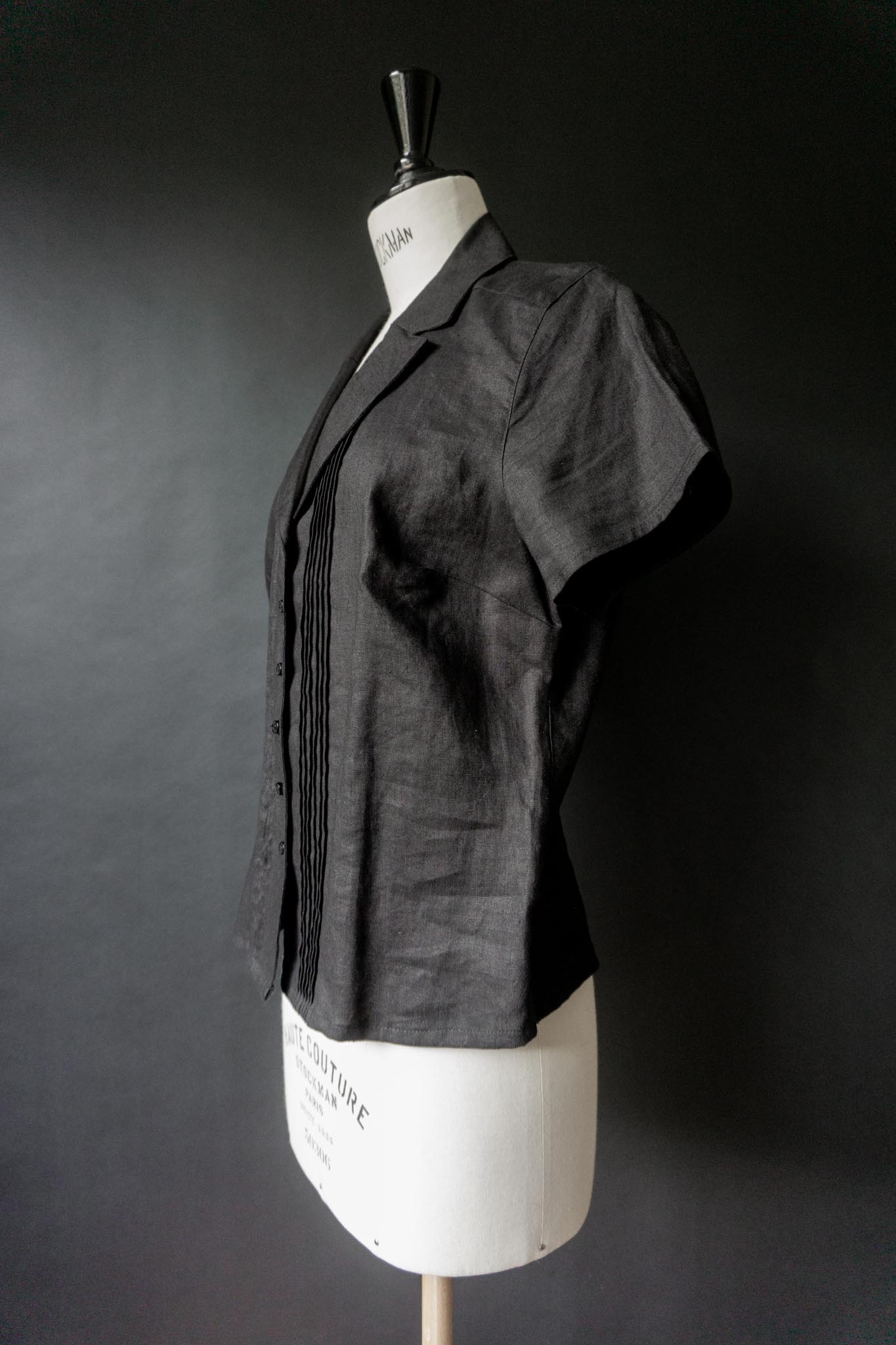 Schwarzes Vintage Kurzarmhemd aus Leinen mit Biesen, S–M