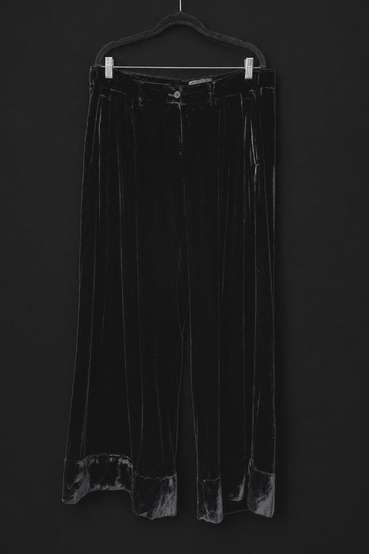 Schwarze Ann Demeulemeester Samthose mit Seidenanteil und weitem Bein aus Samt.