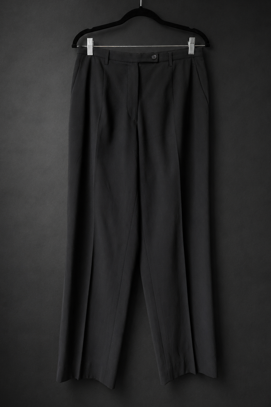 Original Jil Sander Vintage Hose aus den 90er Jahren. Made in Italy, minimalistischer Schnitt und edler Midnight-Black-Farbton.