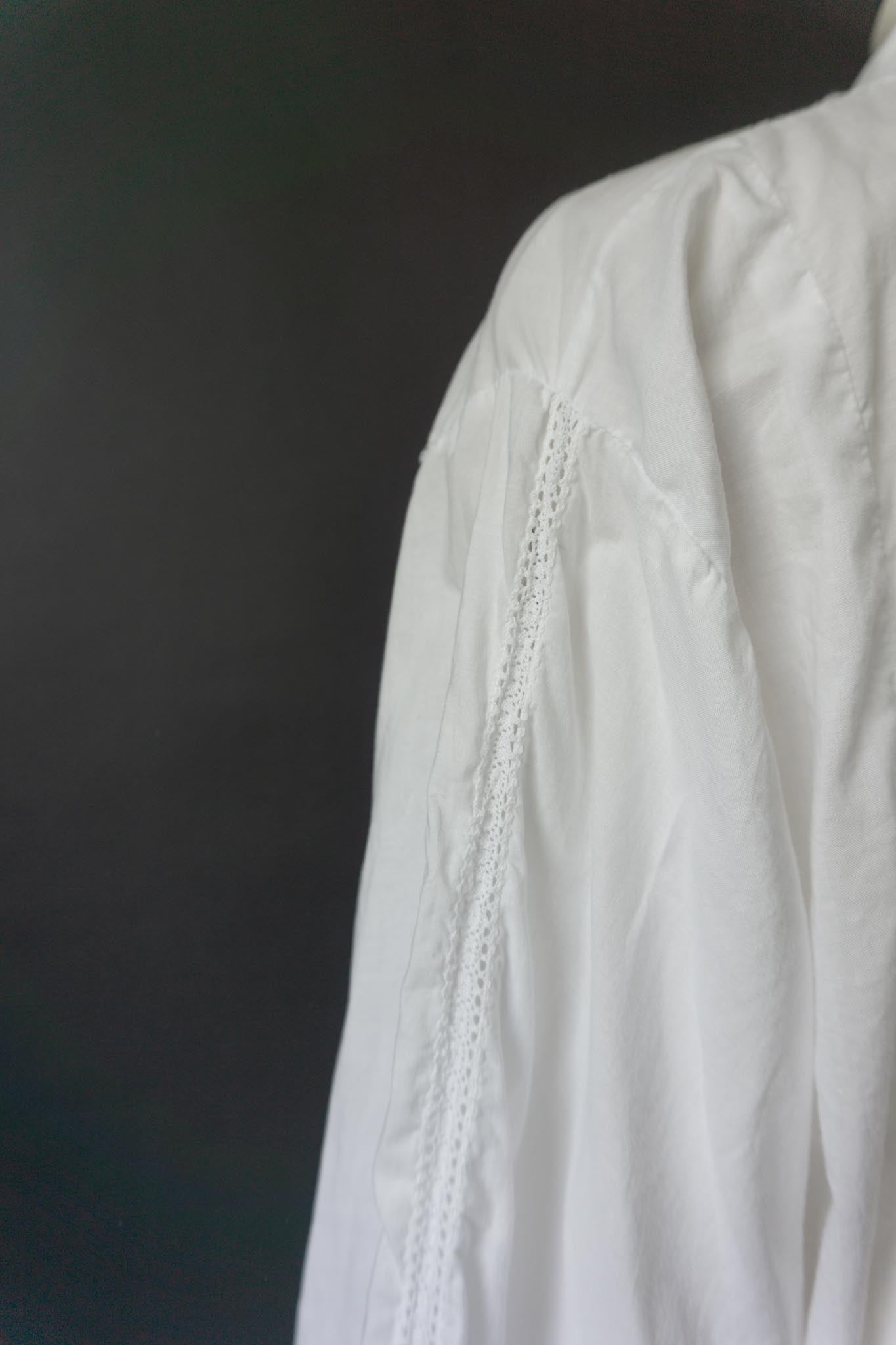 Antikes Baumwoll-Nachthemd mit Biesen und Spitze, M–XL theplaincircle vintage