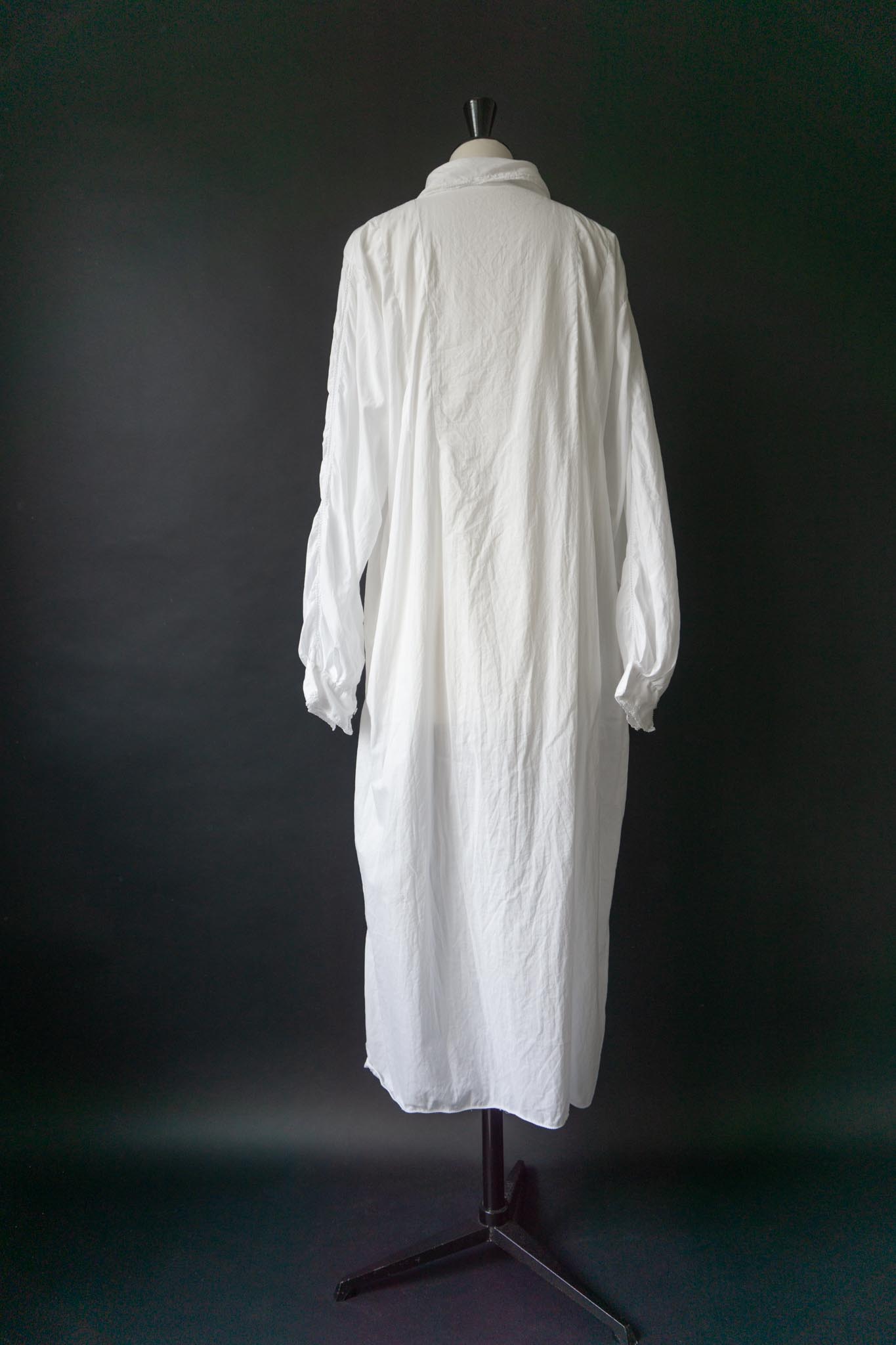 Antikes Baumwoll-Nachthemd mit Biesen und Spitze, M–XL theplaincircle vintage